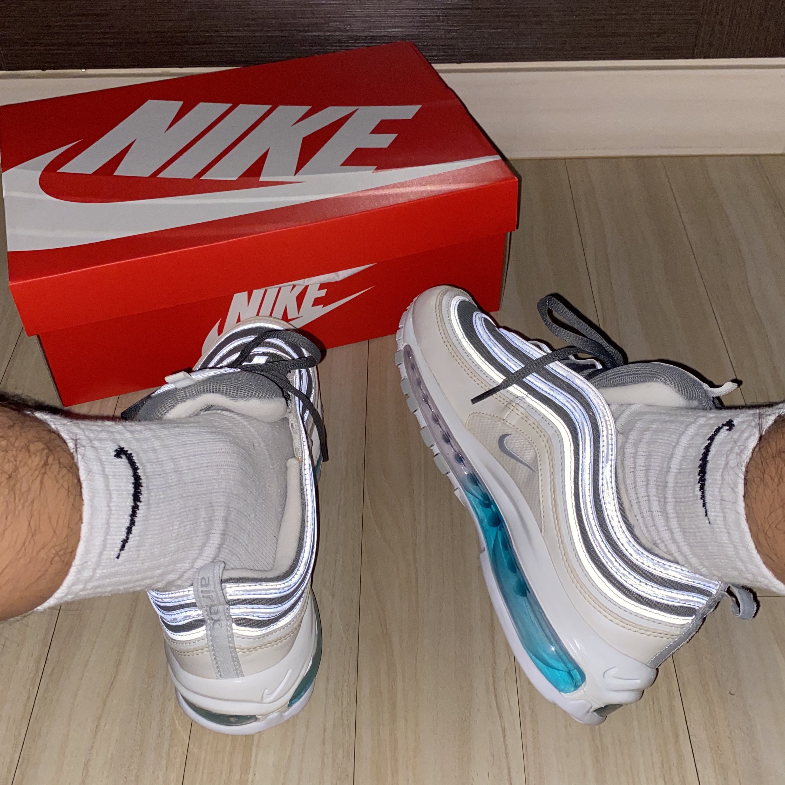 (W) Nike Air Max 97 White Pure Platinum 착용 스타일 - 2