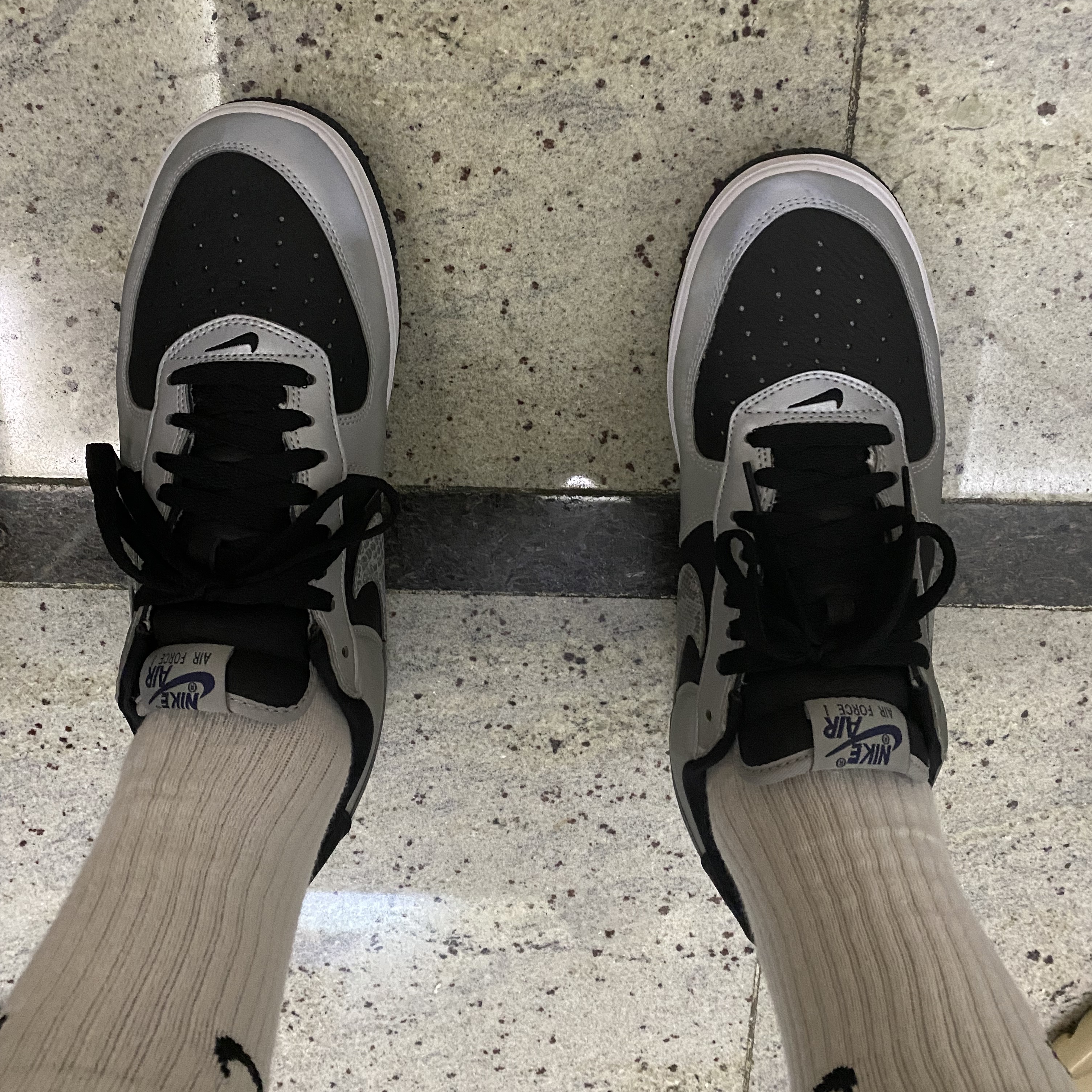 Nike Air Force 1 B Silver Snake 착용 스타일 - 1