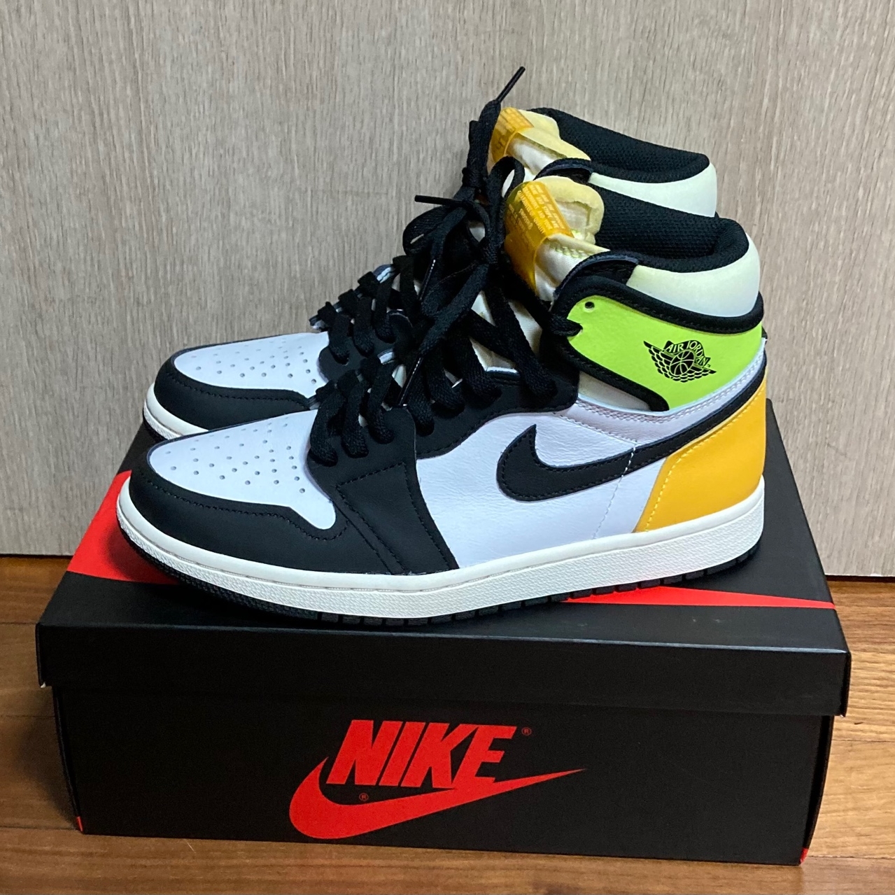Jordan 1 Retro High OG Volt Gold 착용 스타일