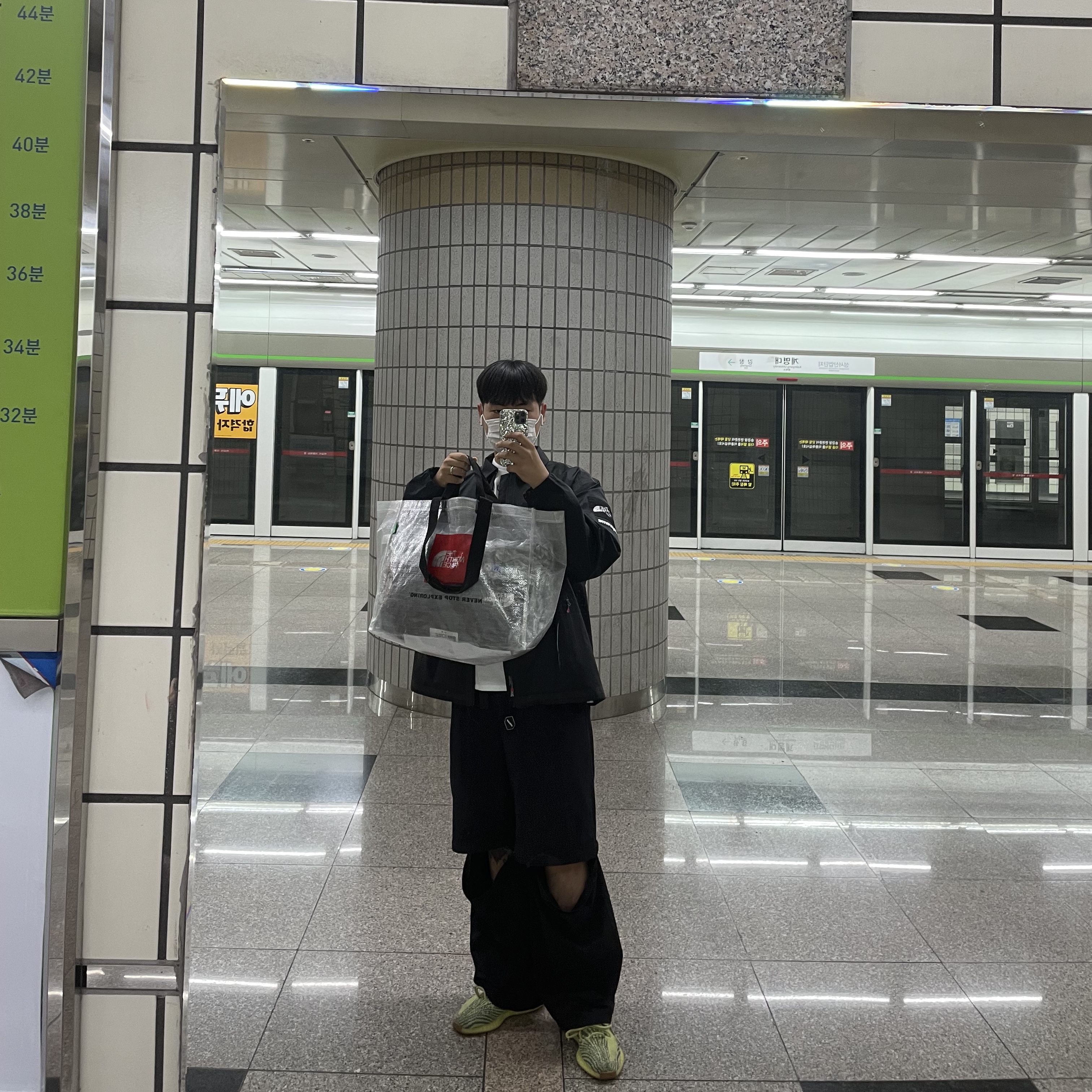 The North Face White Label Novelty Nuptse Down Jacket White, Supreme x The North Face Summit Series Outer Tape Seam Coaches Jacket Black - 21SS 착용 스타일