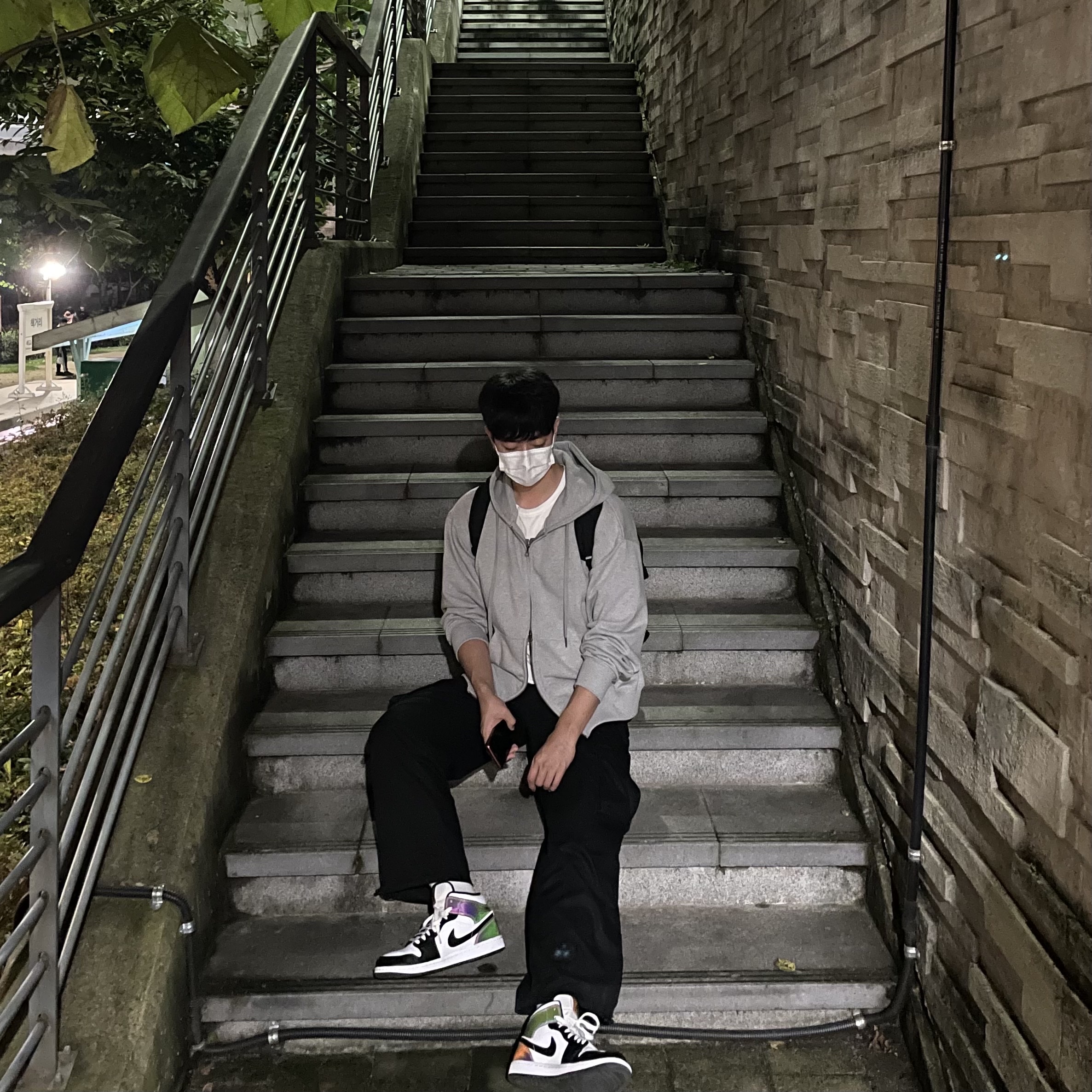 Jordan 1 Mid SE Heat Reactive 착용 스타일
