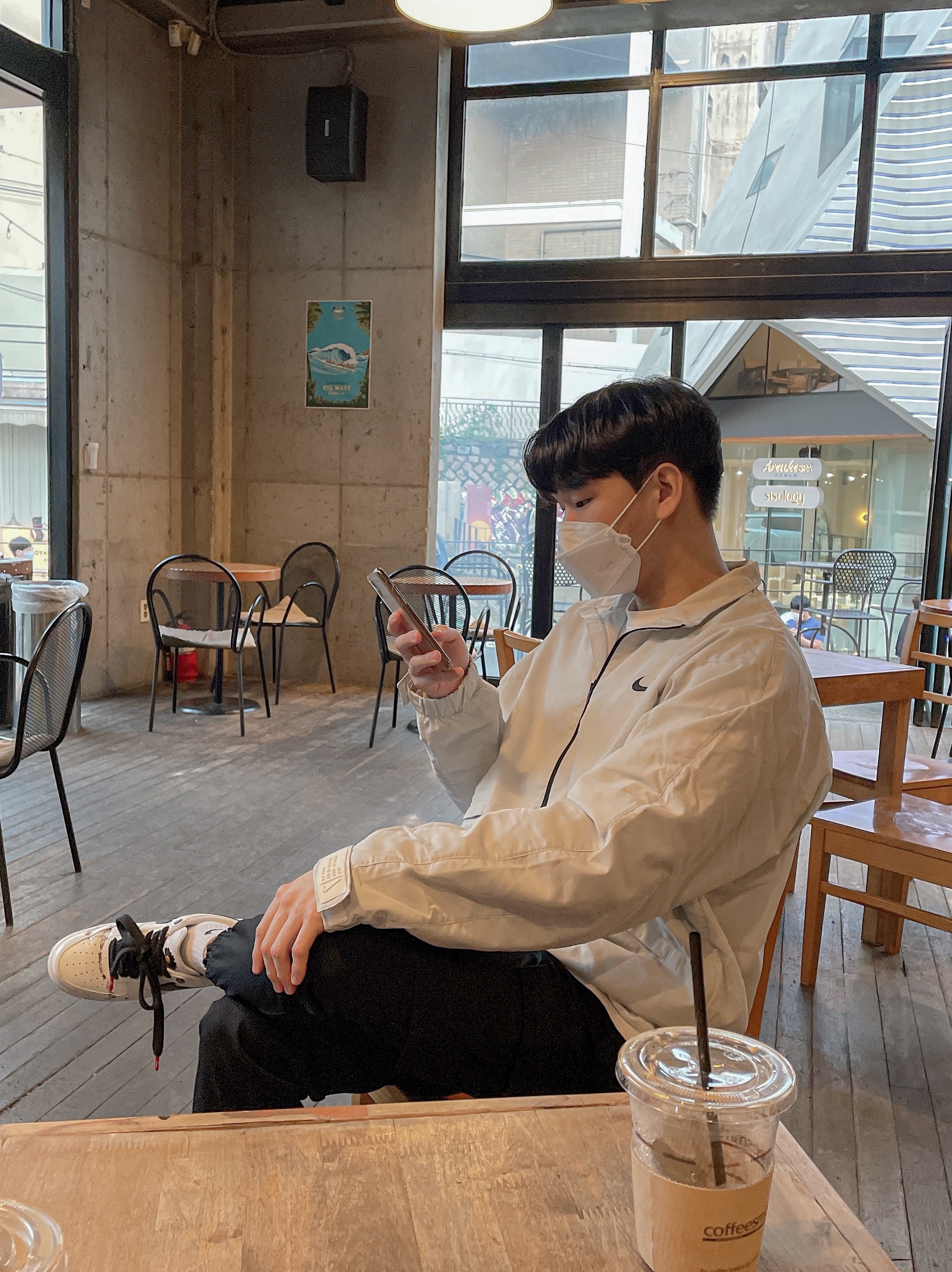 Nike x Fear of God NRG Half Zip Jacket Pure Platinum, Nike x Peaceminusone Air Force 1 Low Para-Noise 2.0 착용 스타일 - 1