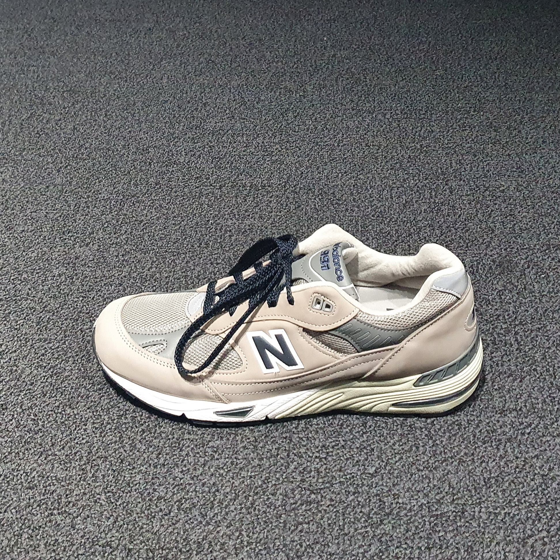New Balance 991 Made in UK 20th Anniversary Grey 착용 스타일