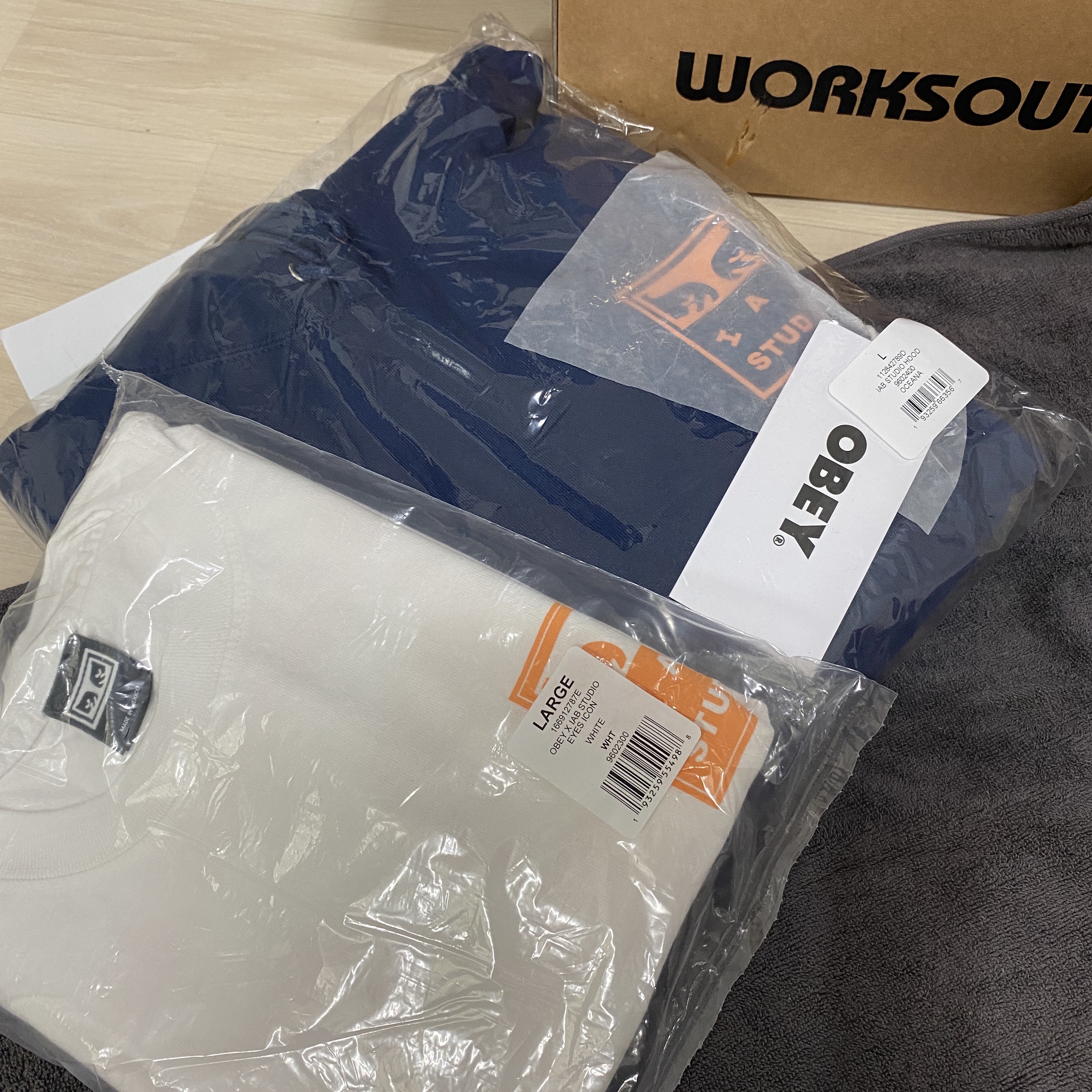 IAB Studio x Obey Eyes Icon Hoodie Oceana, IAB Studio x Obey Eyes Icon T-Shirt White 착용 스타일