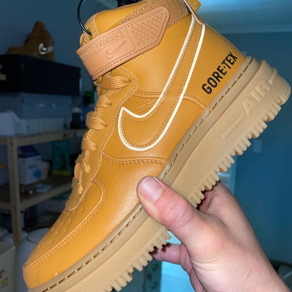 Nike Air Force 1 High Gore-Tex Boot Wheat 착용 스타일 - 2