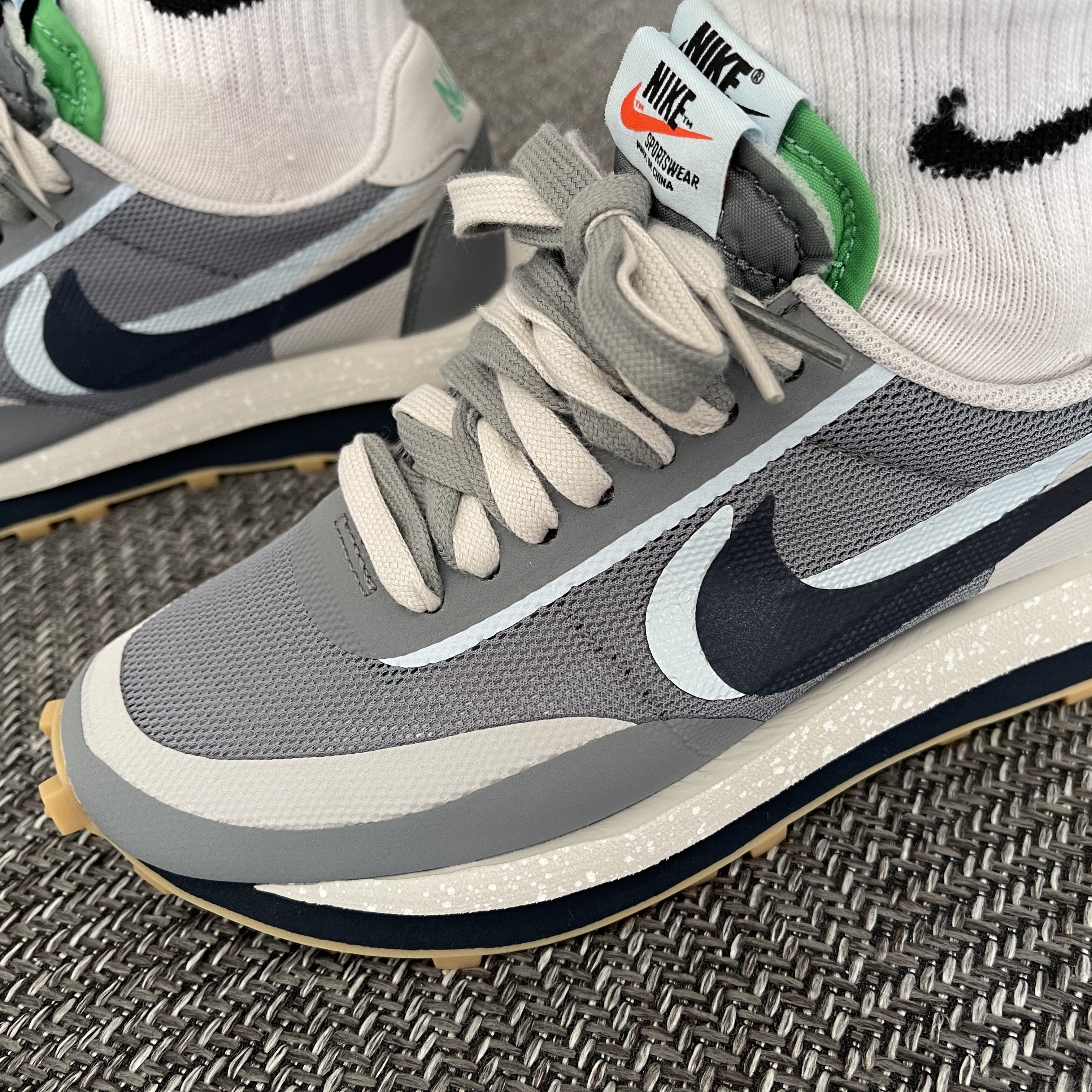 Nike x Sacai x Clot LDWaffle Cool Grey 착용 스타일 - 1