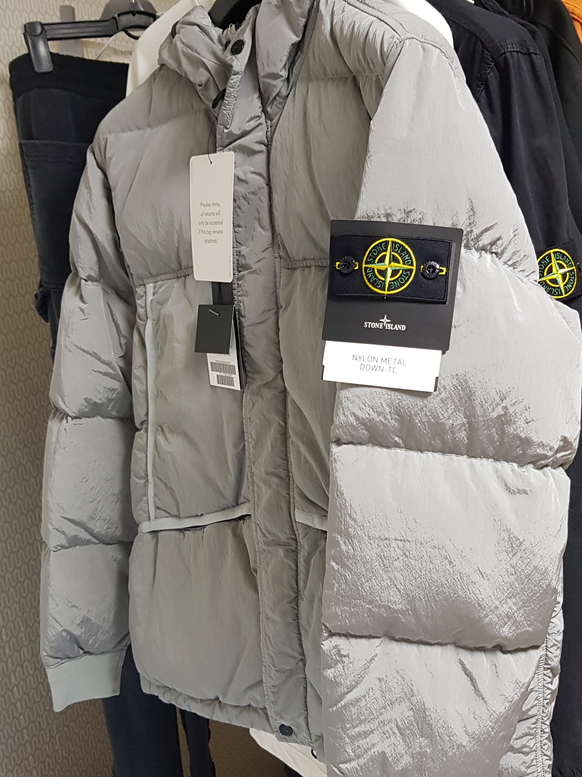 Stone Island 44508 Nylon Metal Down-TC Jacket Light Grey - 21FW, Jordan x Travis Scott x Fragment Shorts Black (DJ0617-010) 착용 스타일 - 2