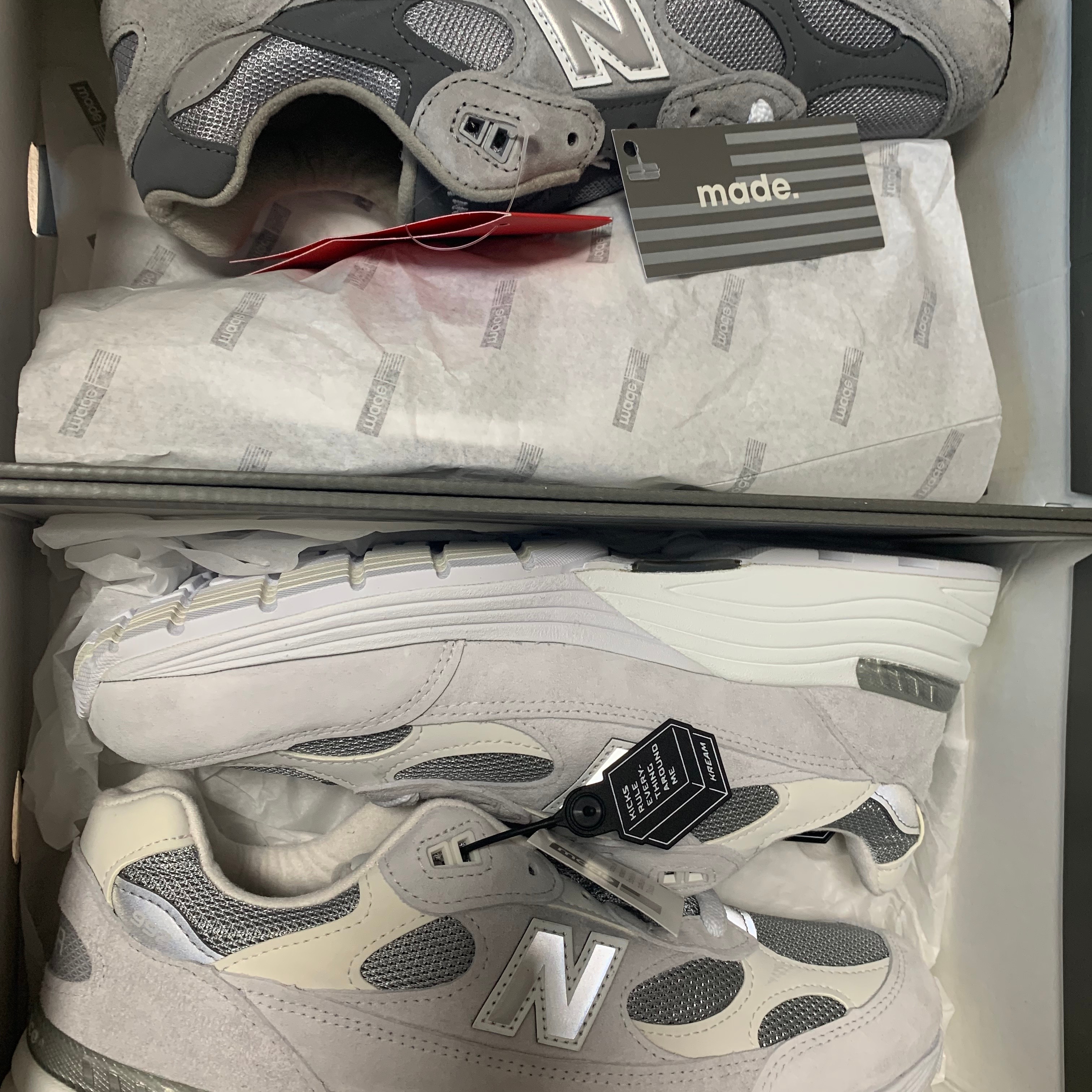 New Balance 992 Made in USA Grey - D Standard, New Balance 992 Made in USA White Silver 착용 스타일 - 2