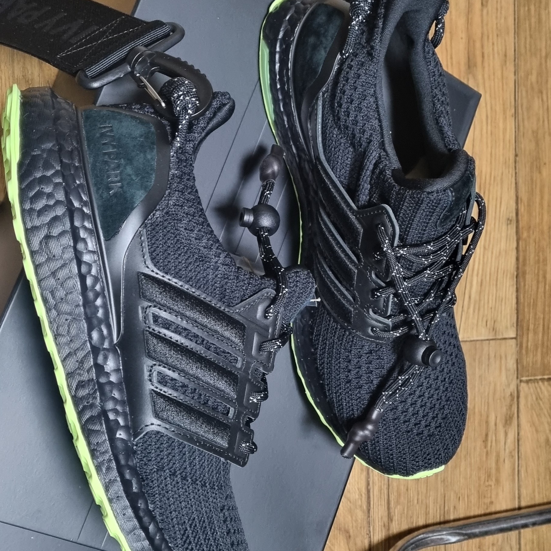 Adidas x Beyonce Ivy Park Ultraboost Black Hi-Res Yellow 착용 스타일