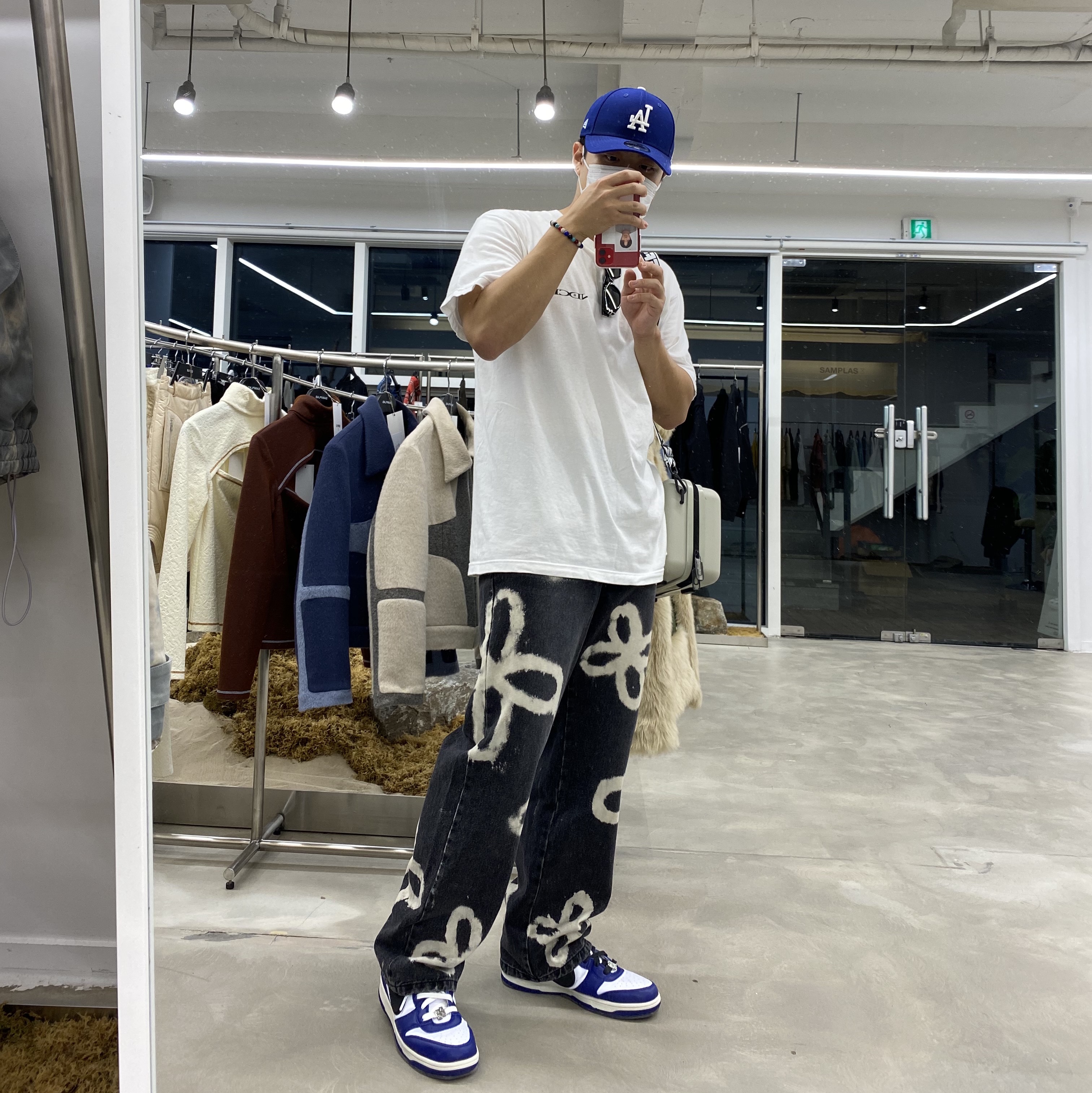Off-White x Amore Pacific Protection Box (Without Cosmetics), Nike x Ambush Dunk High Deep Royal Blue 착용 스타일