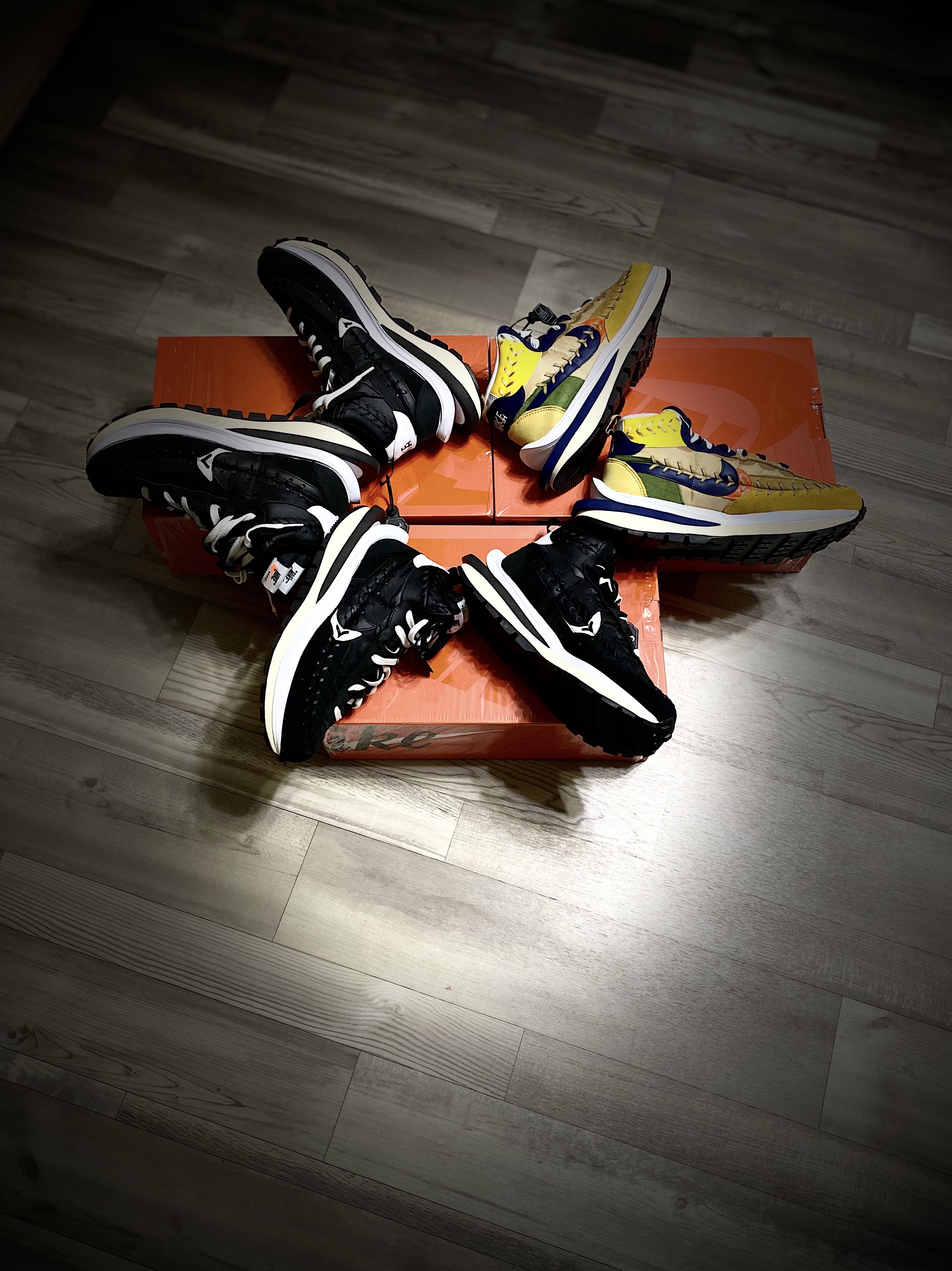 Nike x Sacai x Jean Paul Gaultier VaporWaffle Black White, Nike x Sacai x Jean Paul Gaultier VaporWaffle Sesame Blue Void 착용 스타일 - 2