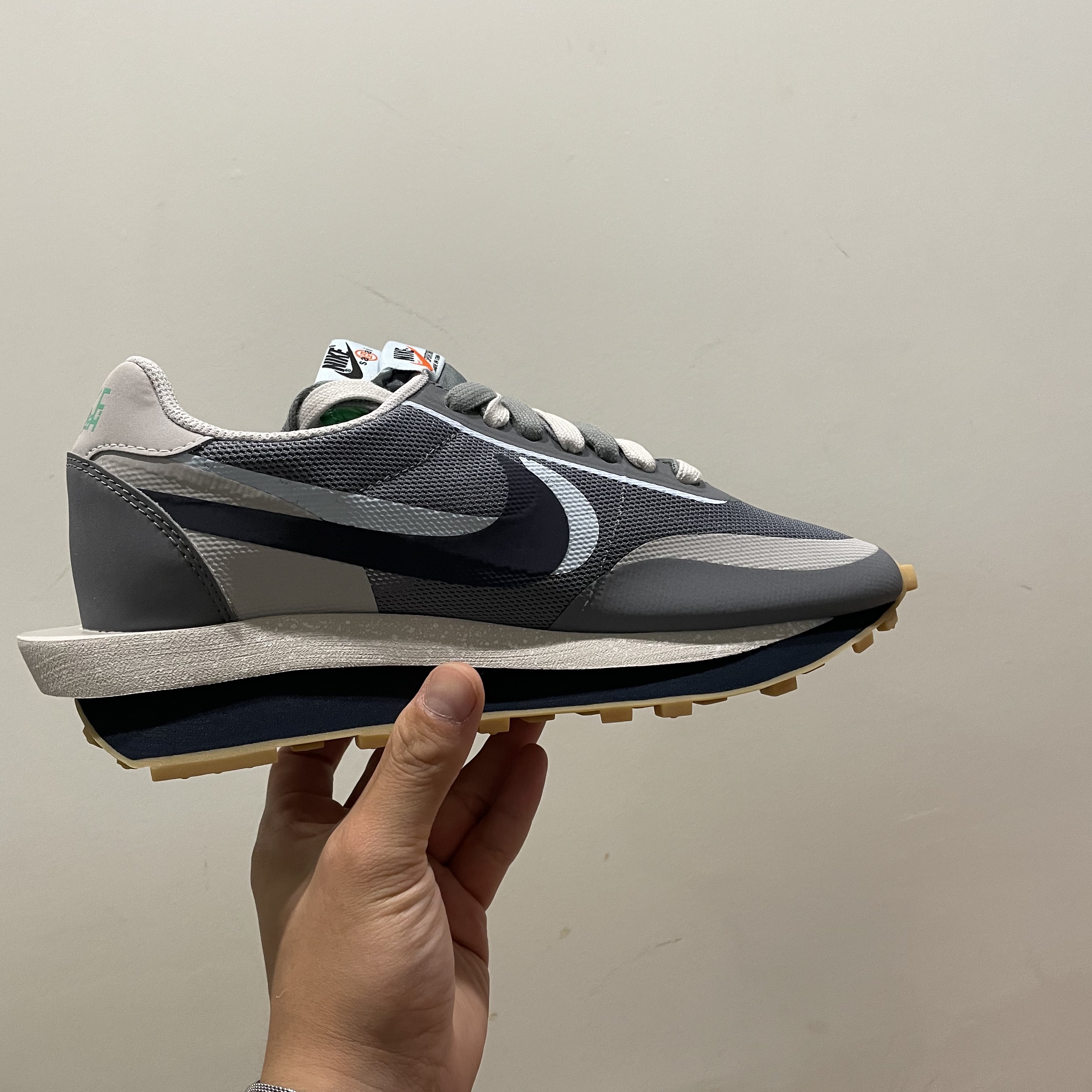 Nike x Sacai x Clot LDWaffle Cool Grey 착용 스타일 - 2