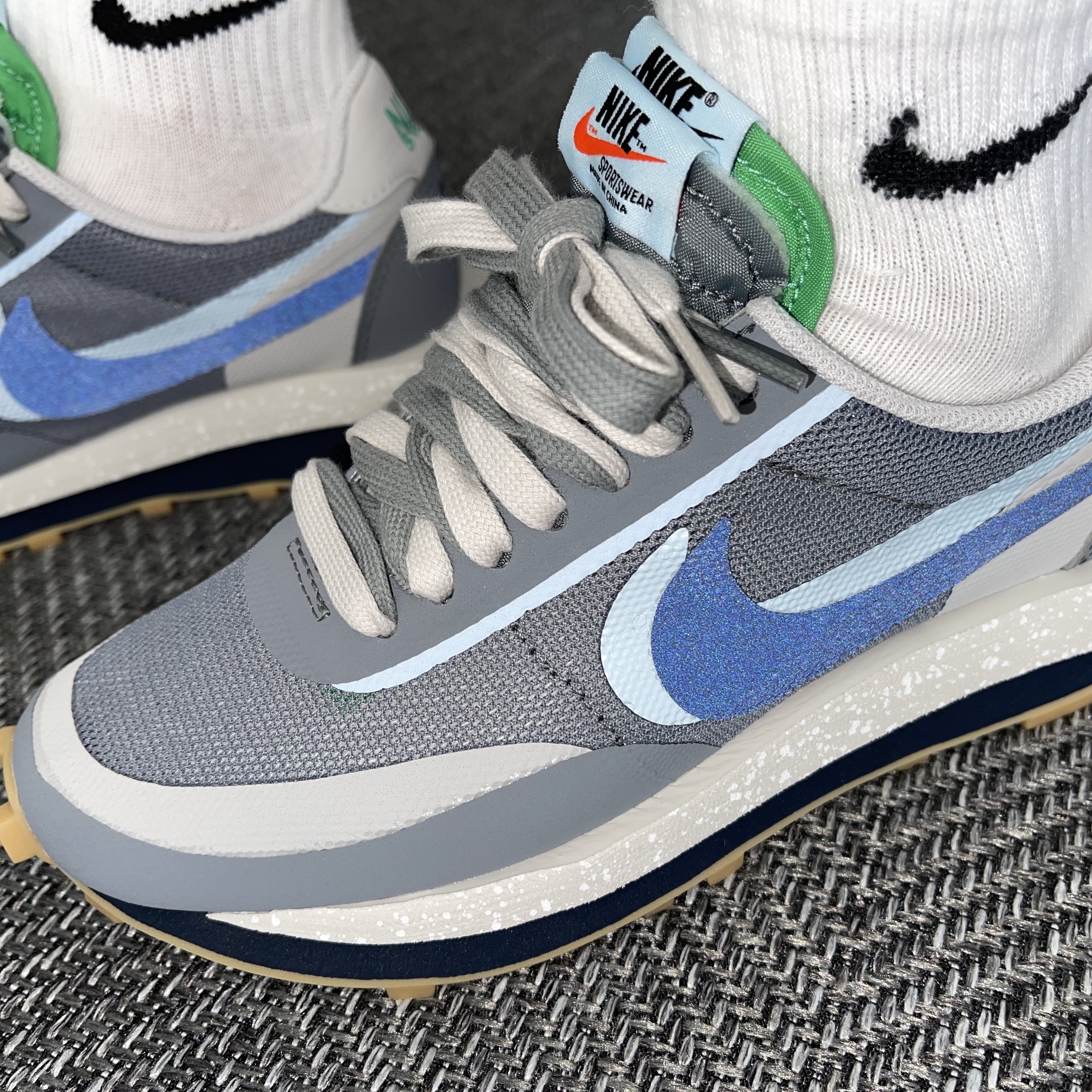 Nike x Sacai x Clot LDWaffle Cool Grey 착용 스타일 - 2