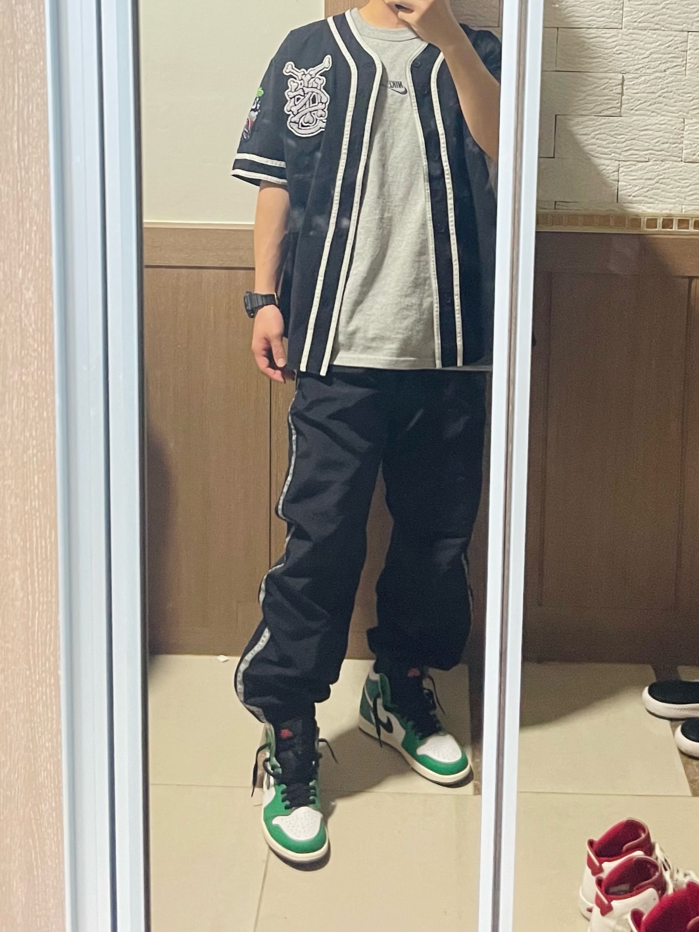 Supreme Patches Denim Baseball Jersey Black - 21SS, (W) Jordan 1 Retro High OG Lucky Green 착용 스타일 - 3