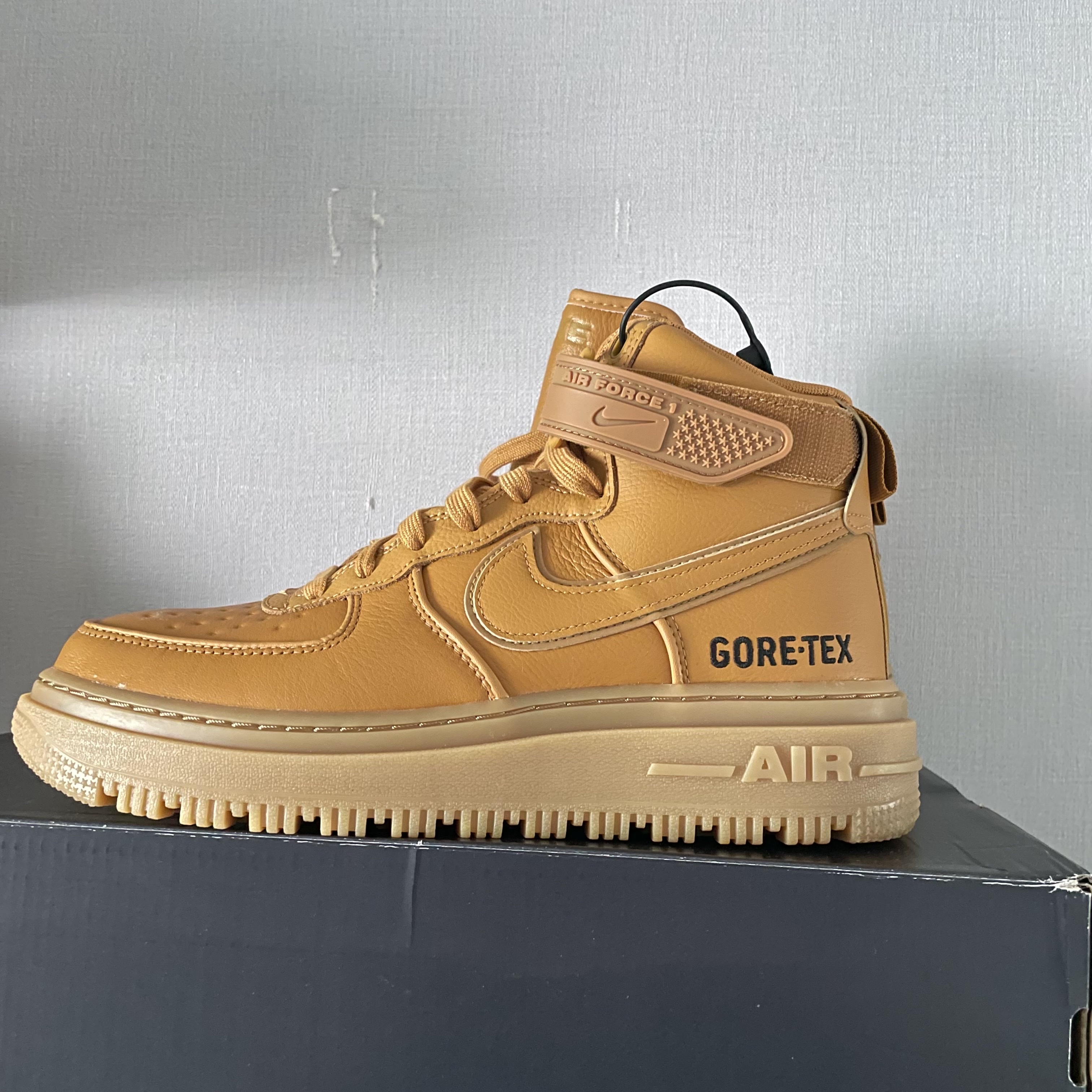 Nike Air Force 1 High Gore-Tex Boot Wheat 착용 스타일 - 3