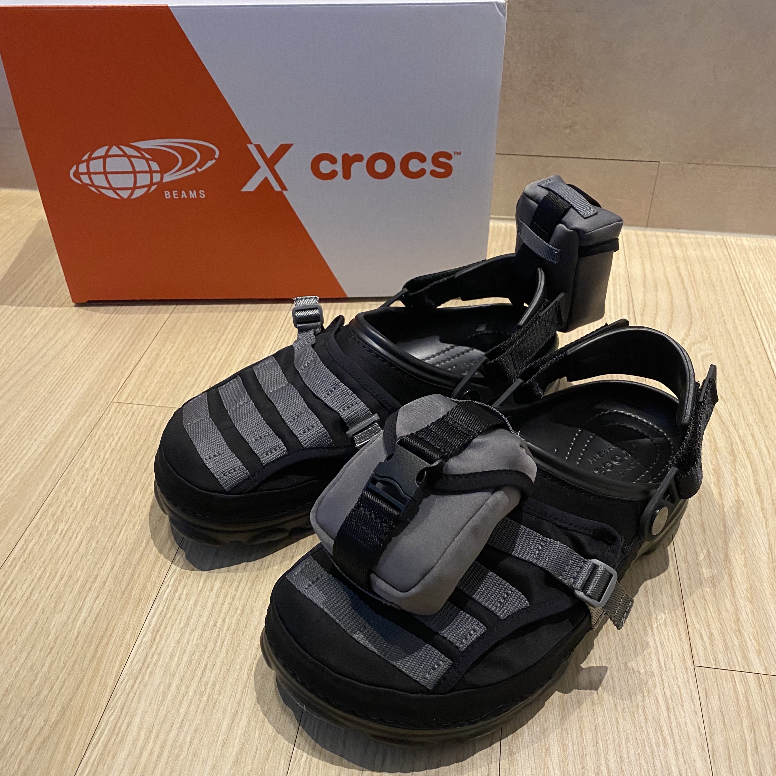 Crocs x Beams Classic All Terrain MA-1 Jacket Clog Black 착용 스타일