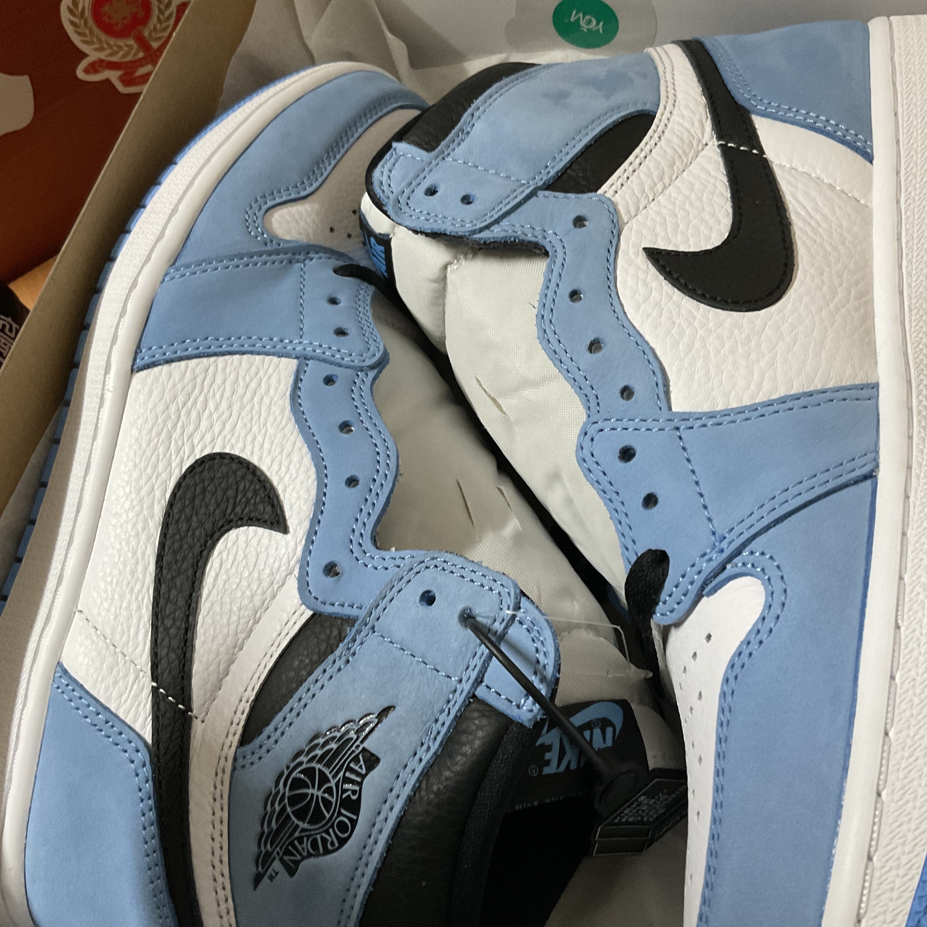 Jordan 1 Retro High OG University Blue 착용 스타일 - 2