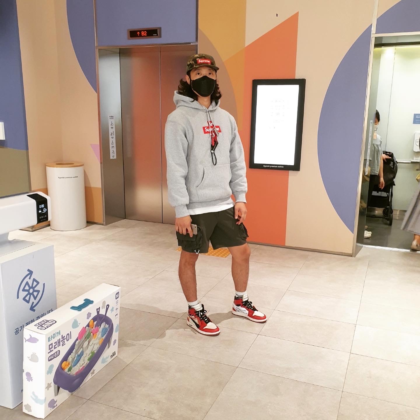 Jordan 1 x Off-White Retro High Chicago The Ten, Supreme Cross Box Logo Hooded Sweatshirt Heather Grey - 20FW 착용 스타일 - 1