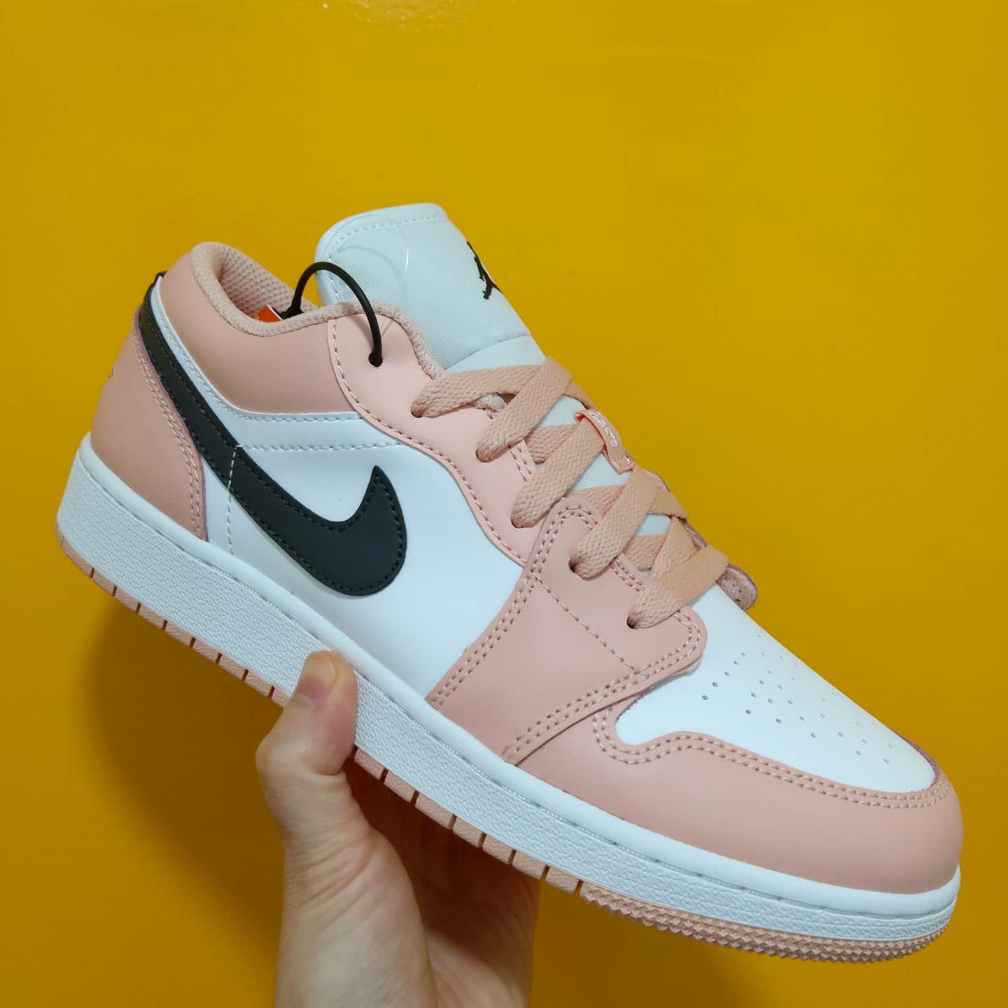 (GS) Jordan 1 Low Light Arctic Pink 착용 스타일 - 1