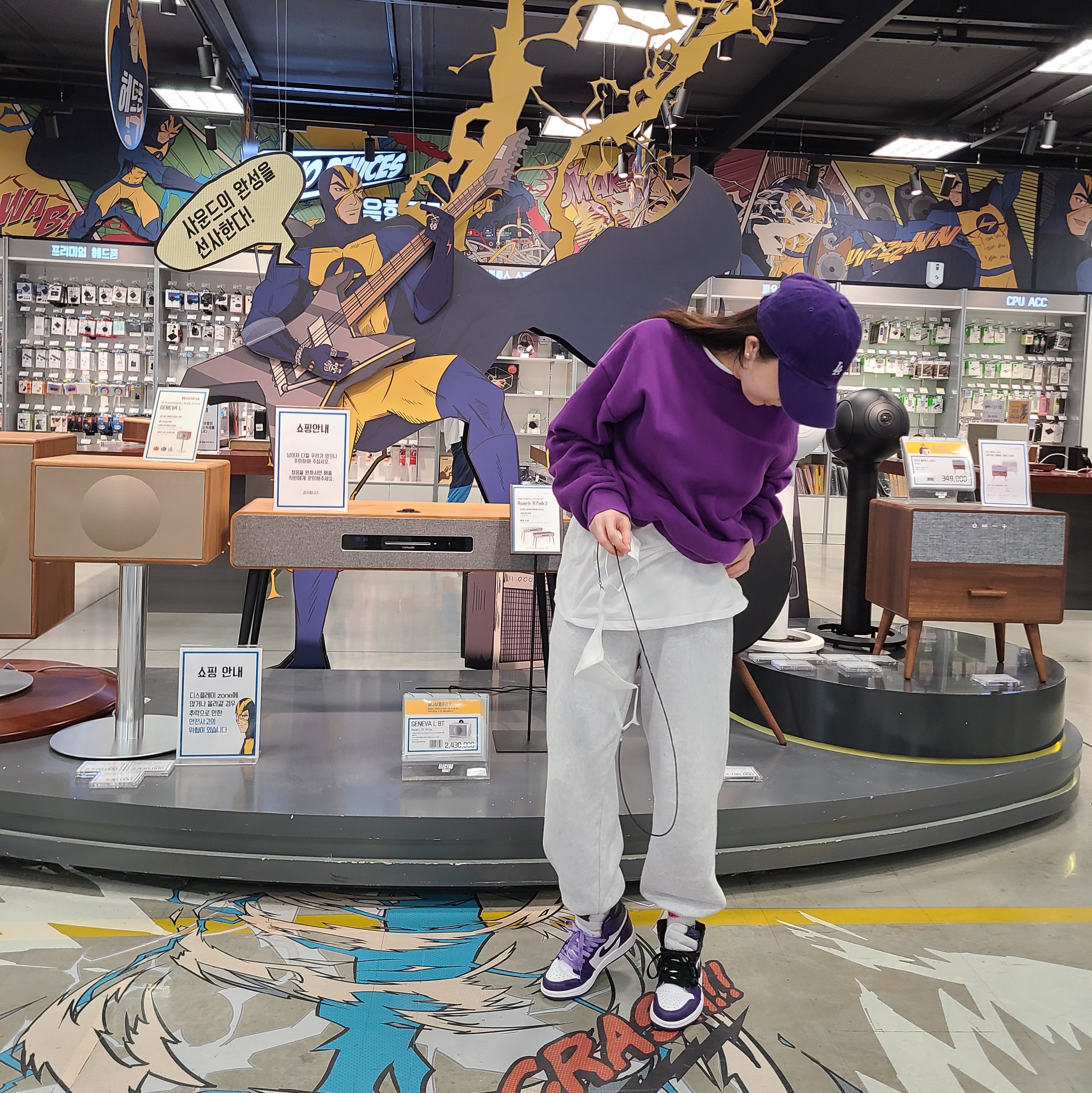 Reebok x Maison Margiela Classic Leather Tabi Shoes Bianchetto, (GS) Jordan 1 Retro High OG Court Purple 2020 착용 스타일 - 3