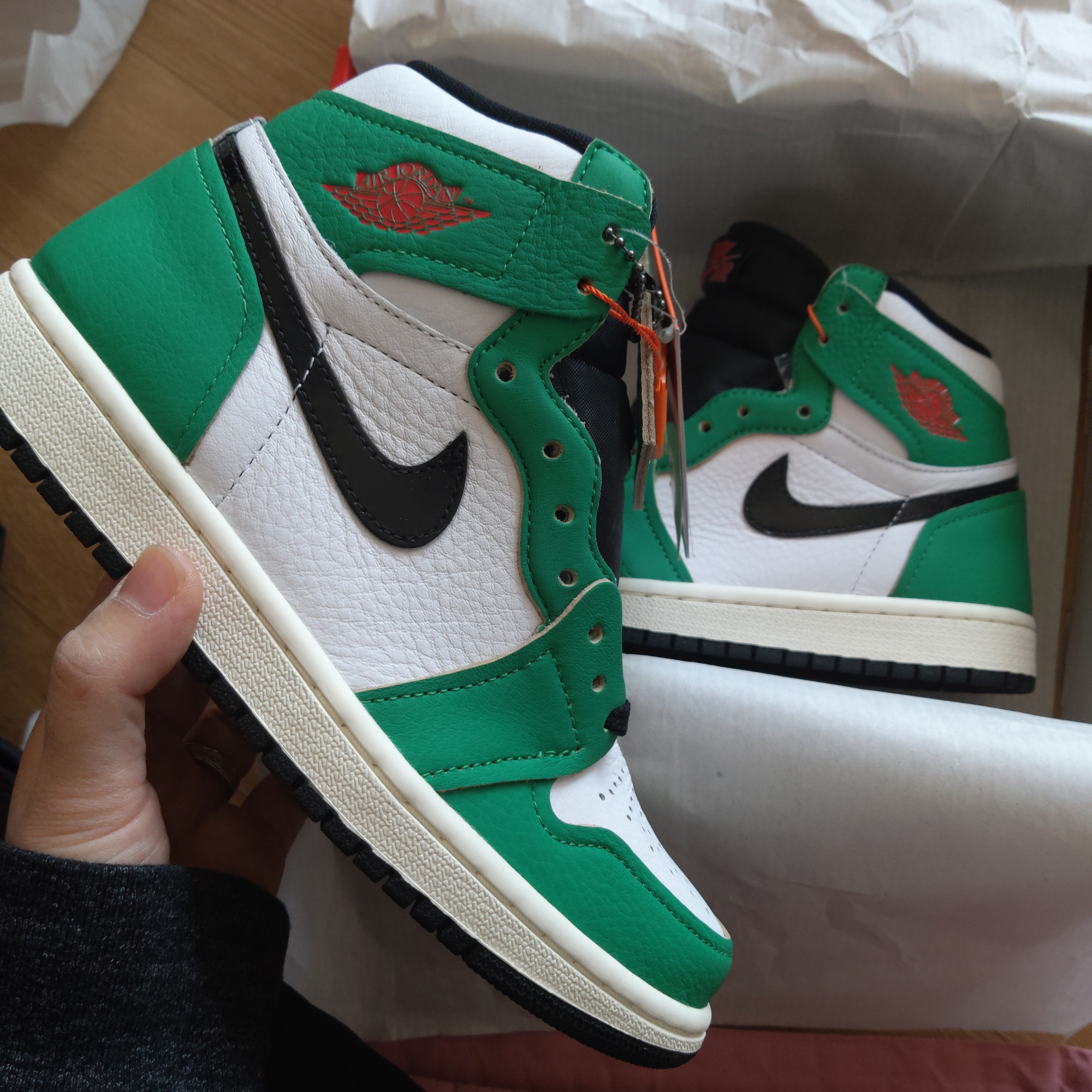 (W) Jordan 1 Retro High OG Lucky Green 착용 스타일 - 2
