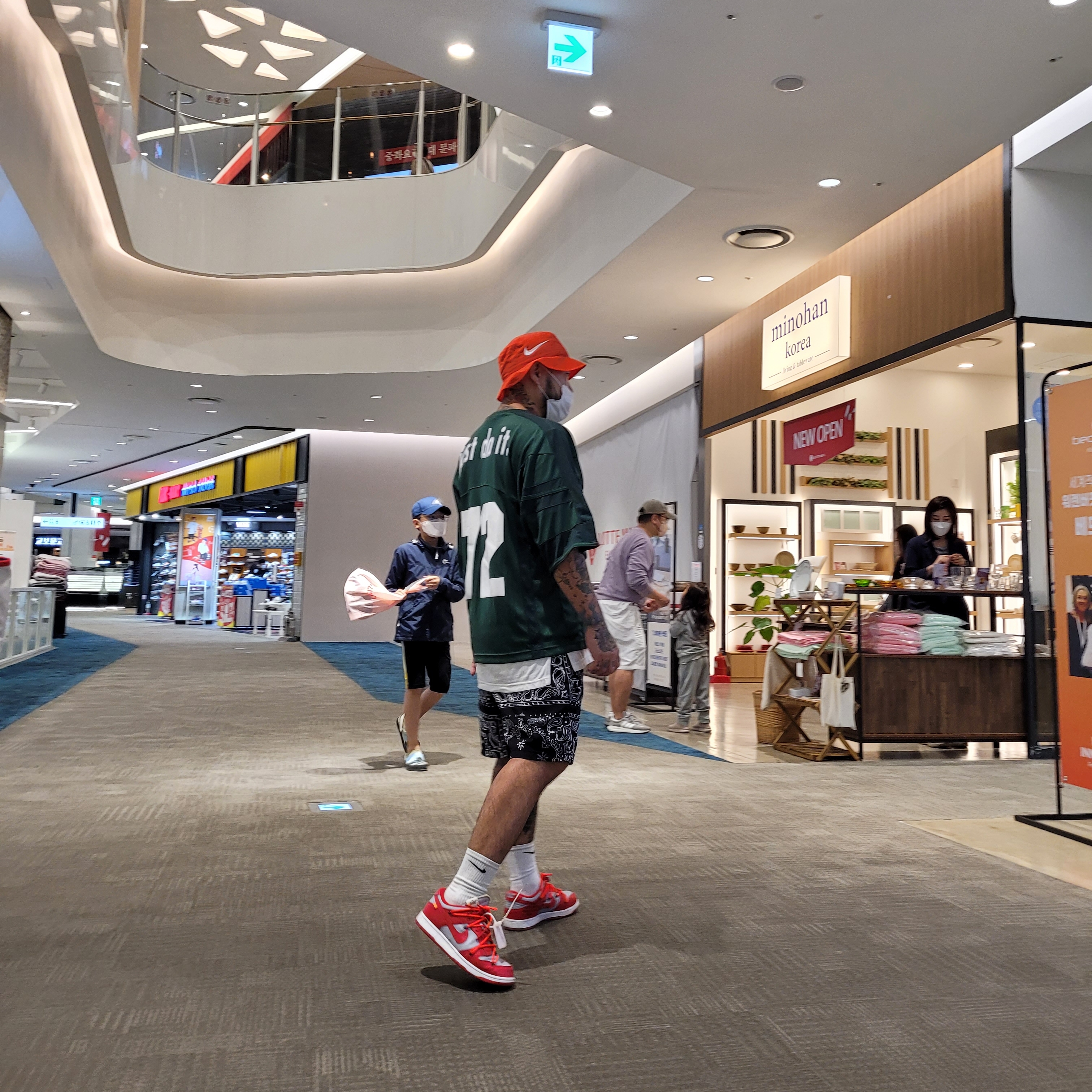 Nike x Cactus Plant Flea Market S/S Jersey Green - US/EU, Nike x Off-White Dunk Low University Red 착용 스타일