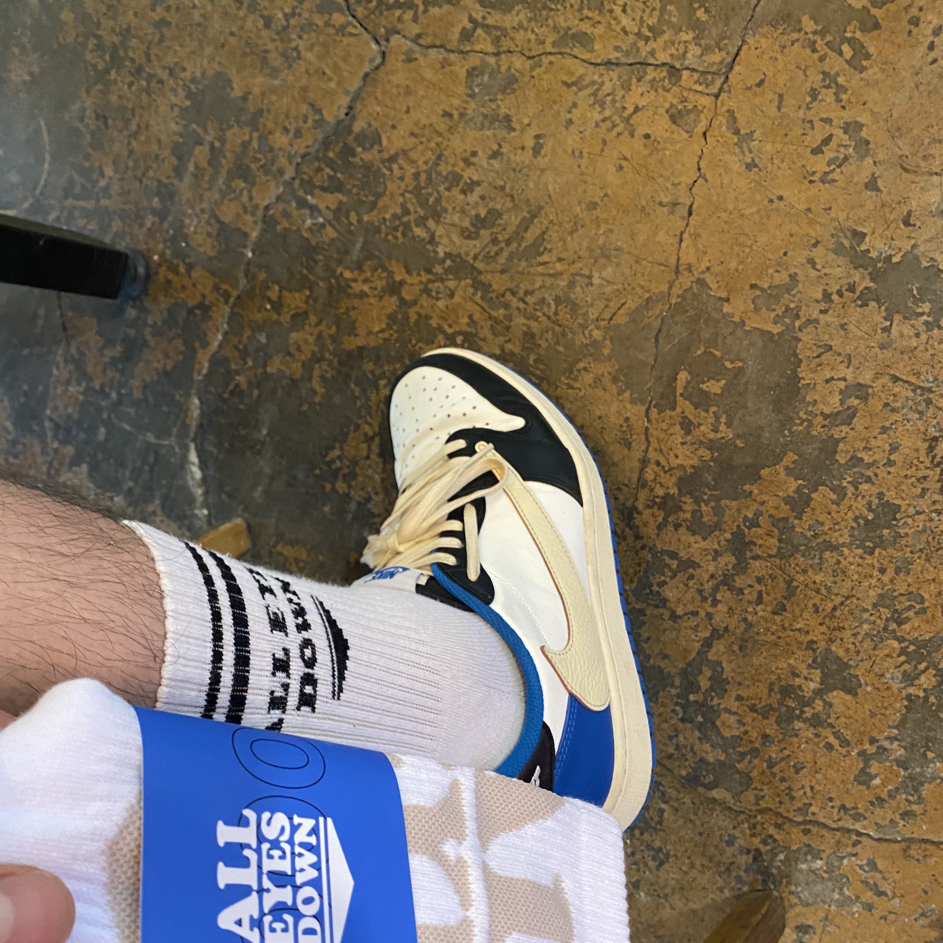 Jordan 1 x Travis Scott x Fragment Retro Low OG SP Military Blue 착용 스타일 - 4