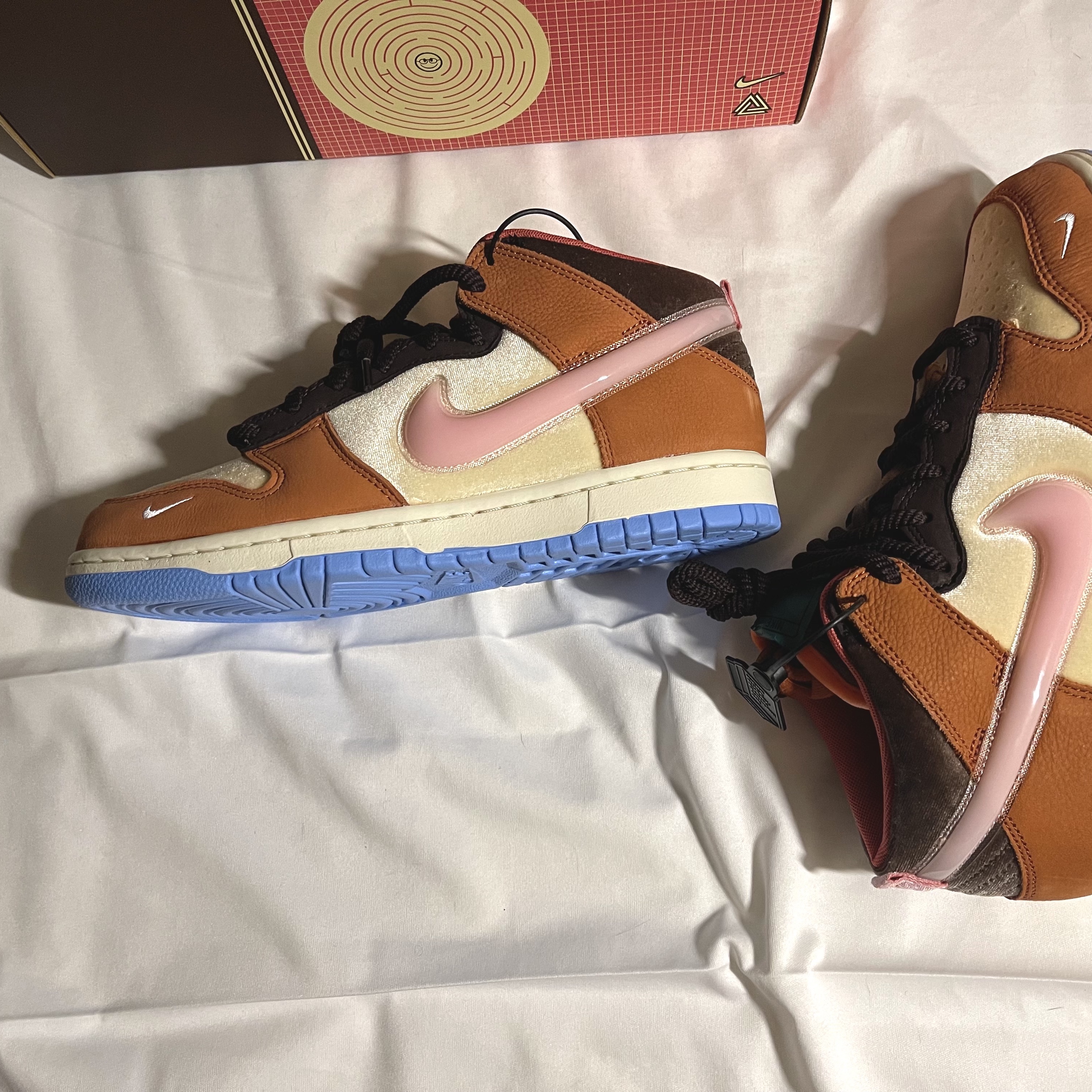 Nike x Social Status Dunk Mid Free Lunch Chocolate Milk 착용 스타일 - 2