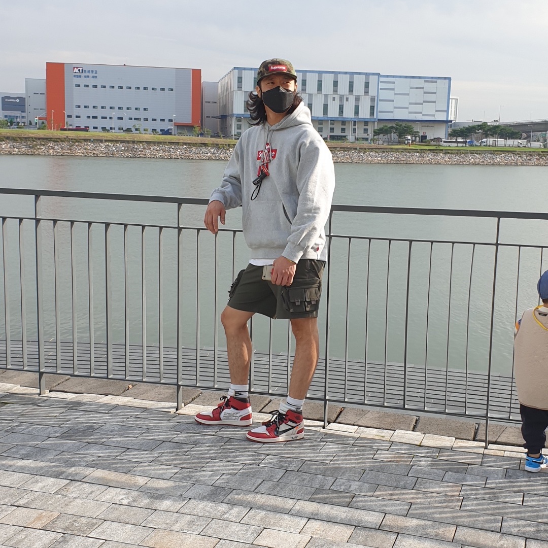 Jordan 1 x Off-White Retro High Chicago The Ten, Supreme Cross Box Logo Hooded Sweatshirt Heather Grey - 20FW 착용 스타일 - 5