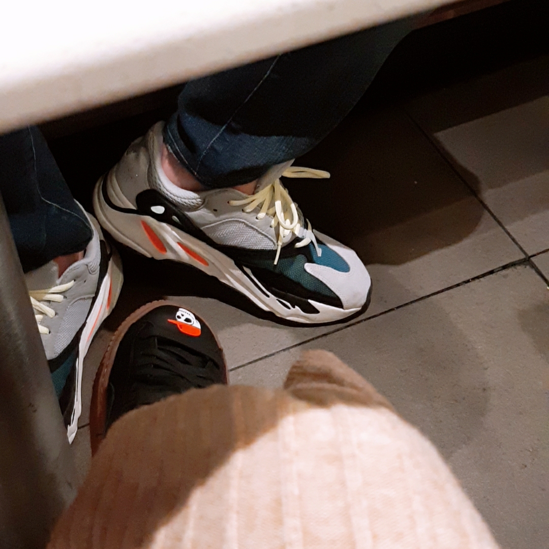 Adidas Yeezy Boost 700 Wave Runner Solid Grey 2017/2019 착용 스타일