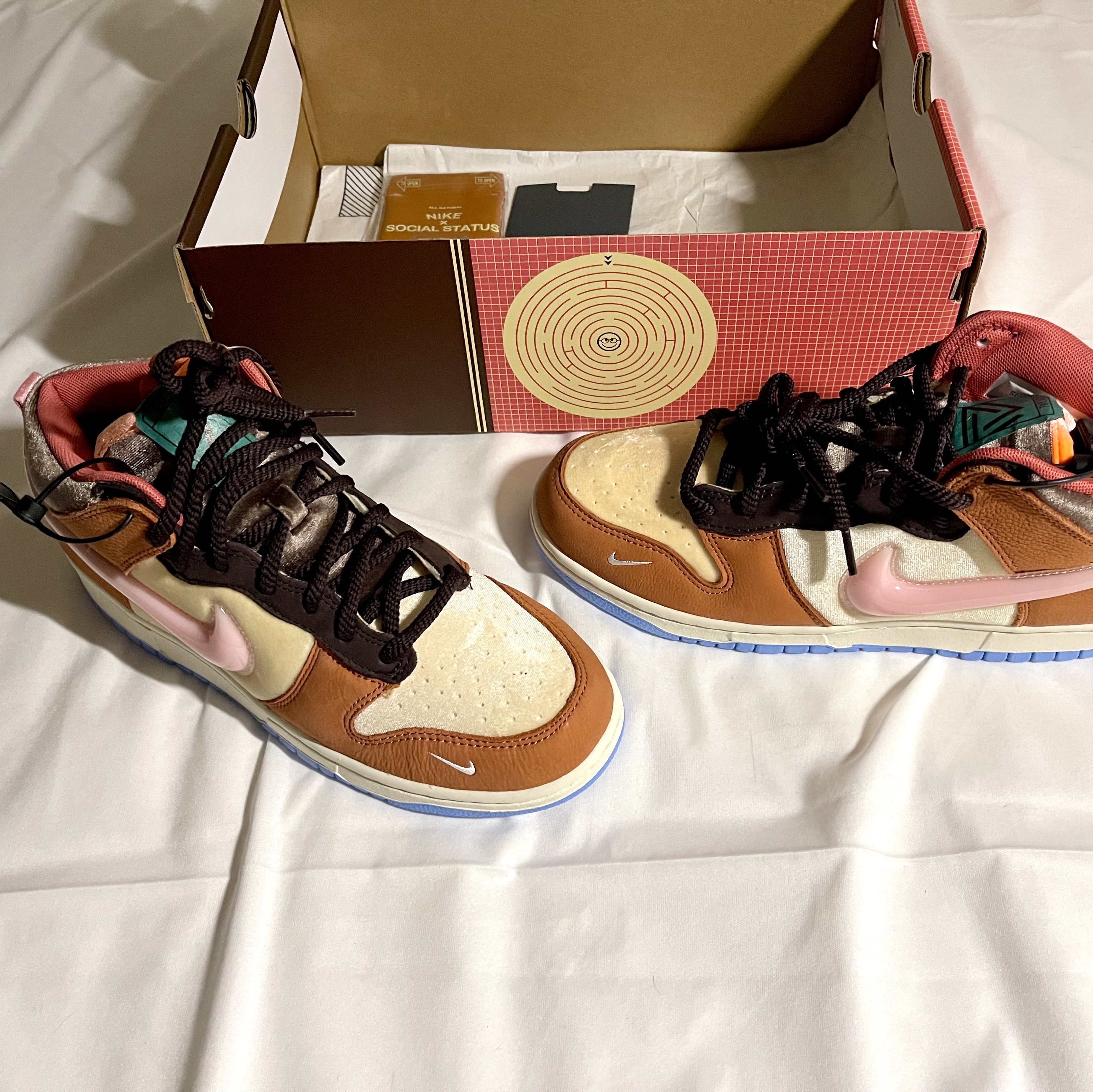 Nike x Social Status Dunk Mid Free Lunch Chocolate Milk 착용 스타일 - 3