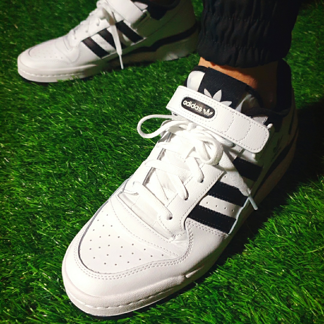 Adidas Forum Low White Black 착용 스타일 - 5
