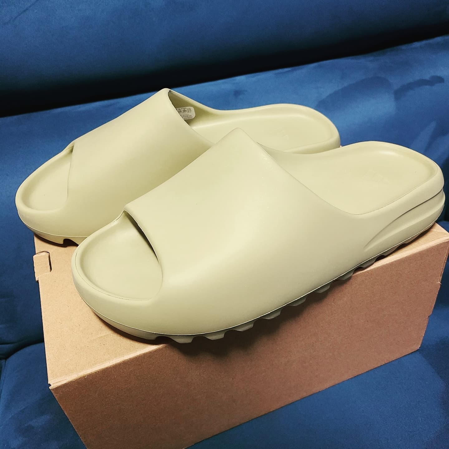 Adidas Yeezy Slide Resin 2021 착용 스타일