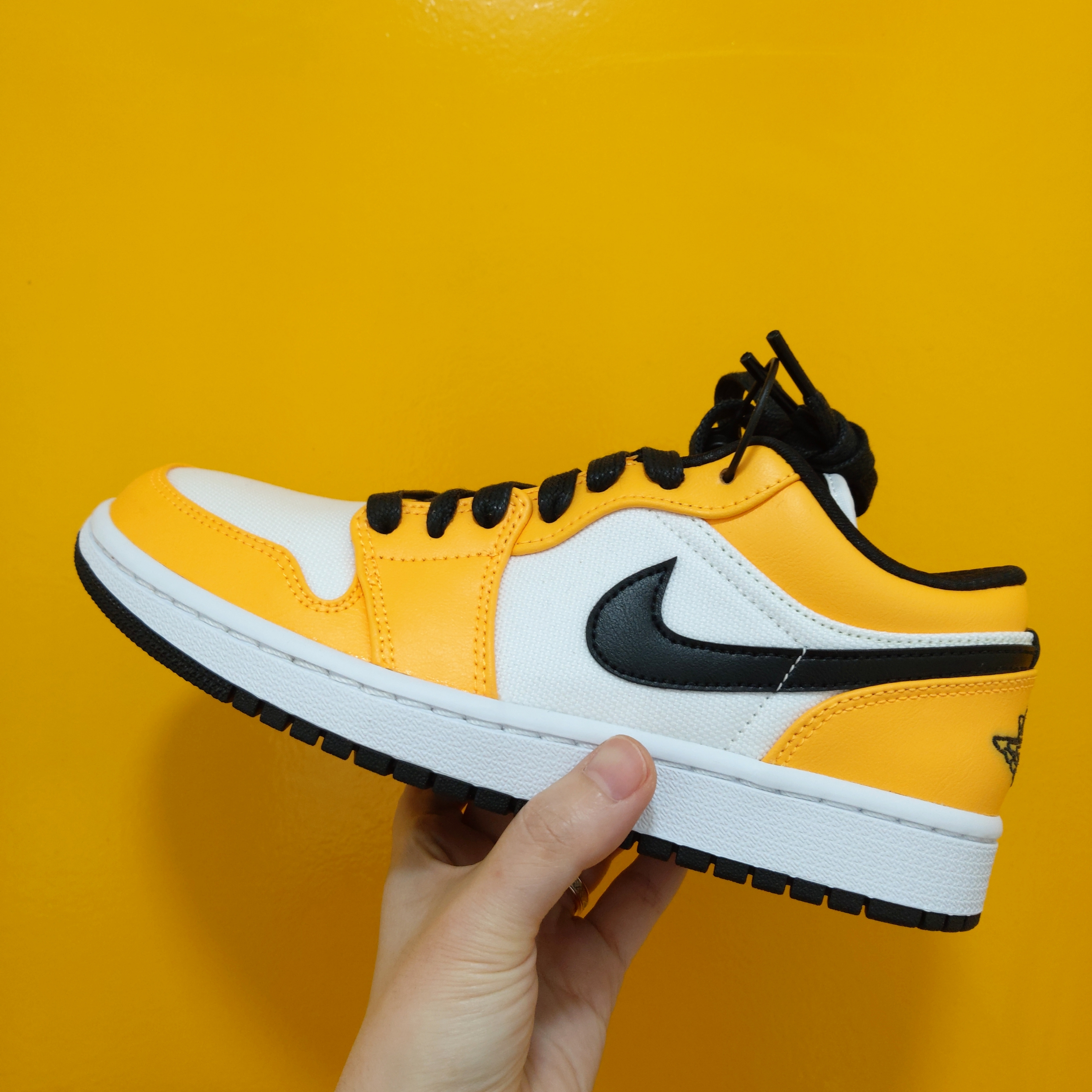 (W) Jordan 1 Low SE Laser Orange 착용 스타일 - 1
