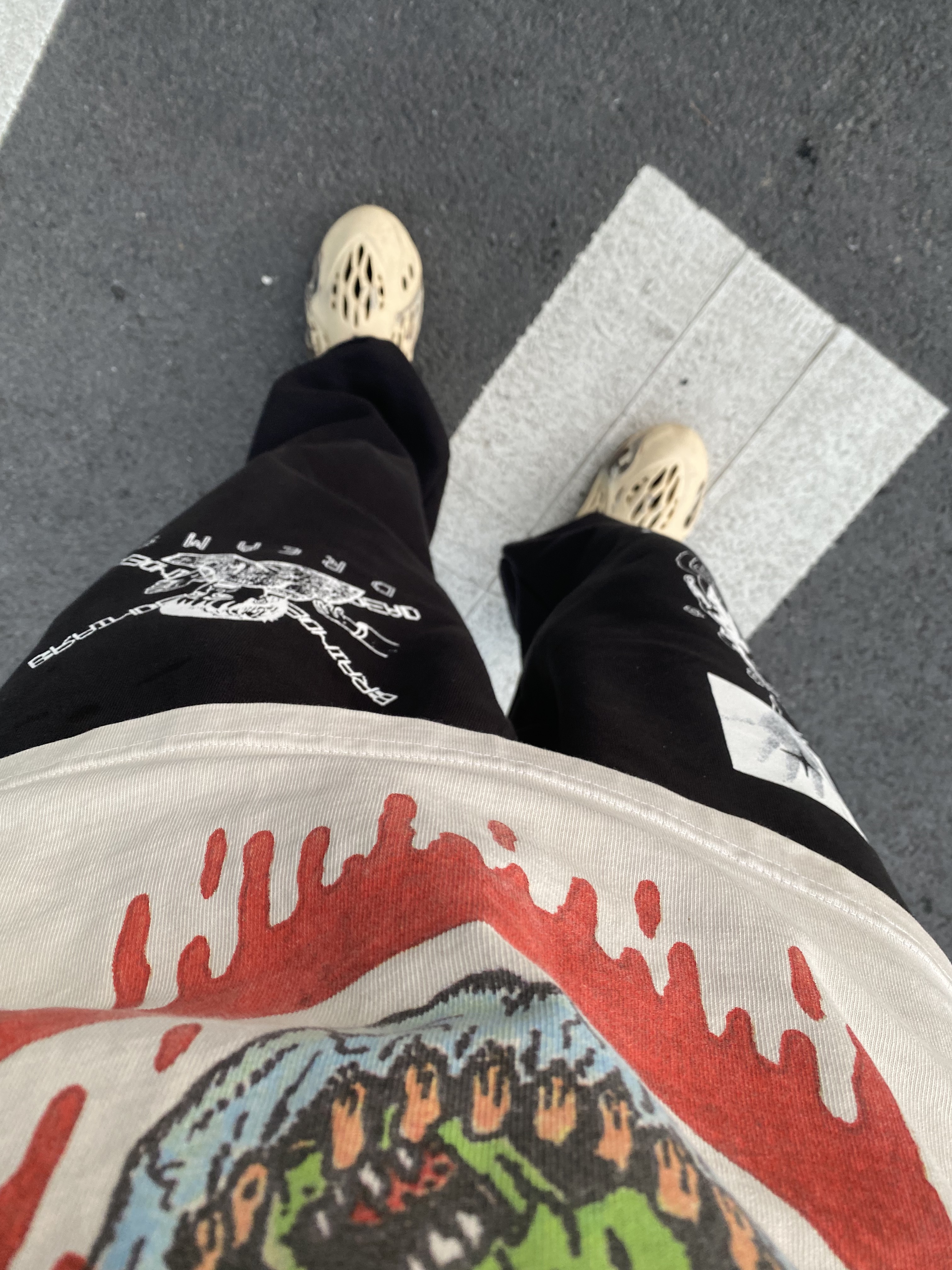 Adidas Yeezy Foam RNNR MX Cream Clay 착용 스타일