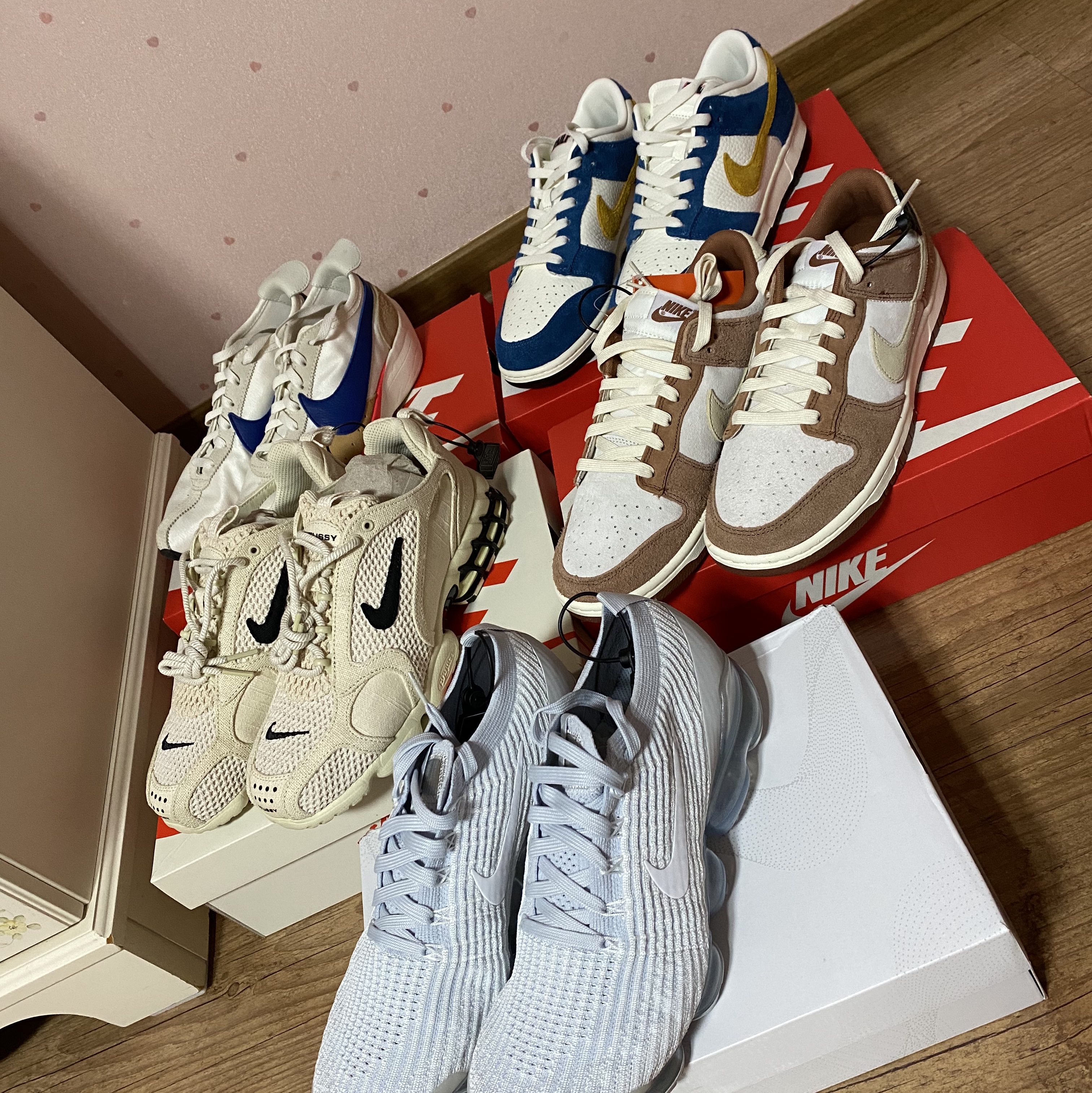 Nike x Kasina Dunk Low 80's Bus, Nike Moon Racer Sail Solar Blue 착용 스타일