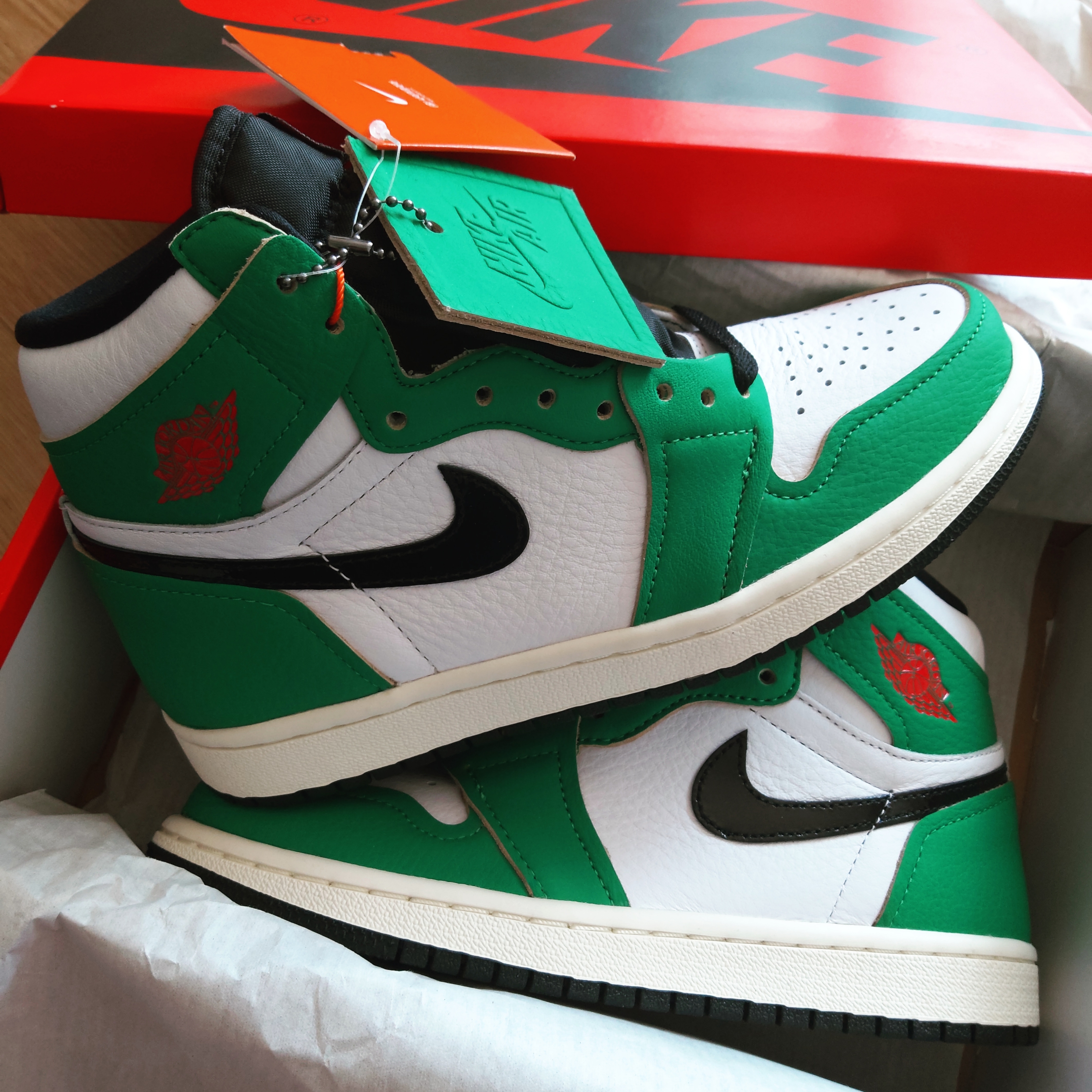 (W) Jordan 1 Retro High OG Lucky Green 착용 스타일 - 1