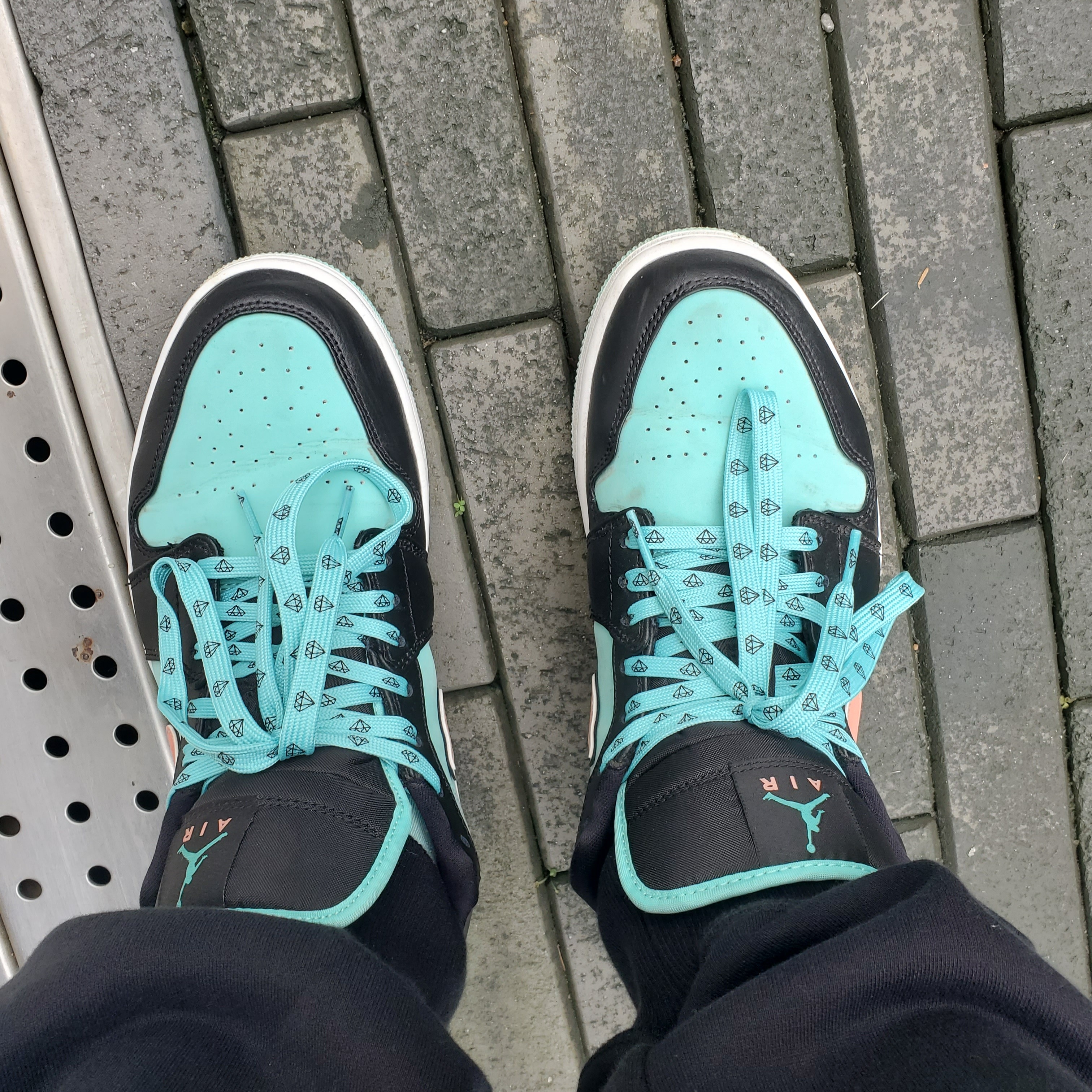 Jordan 1 Low SE Tropical Twist 착용 스타일 - 1