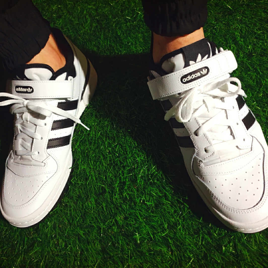 Adidas Forum Low White Black 착용 스타일 - 4