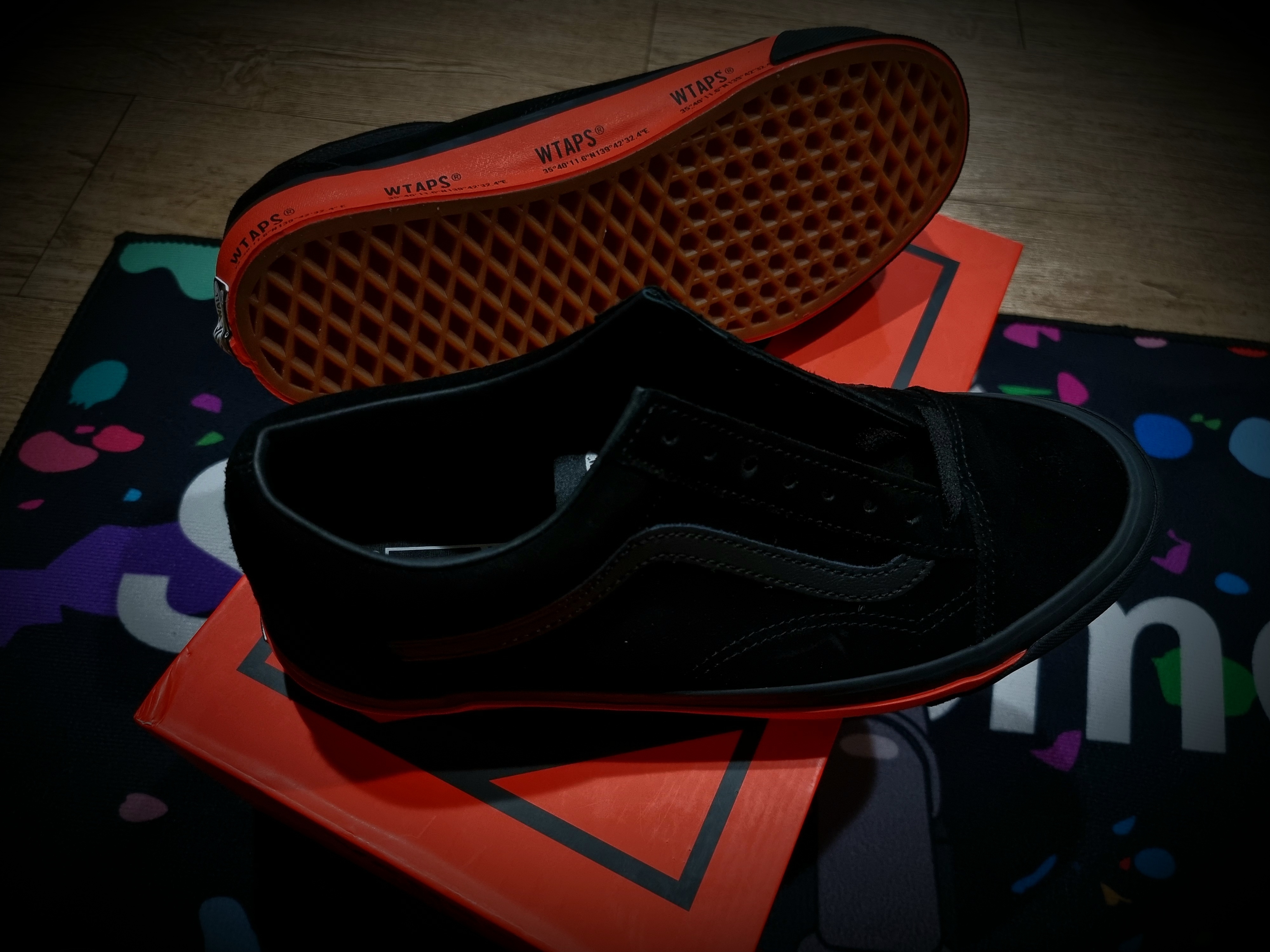 Vans Vault x WTAPS Vault Old Skool LX Black Orange 착용 스타일 - 3