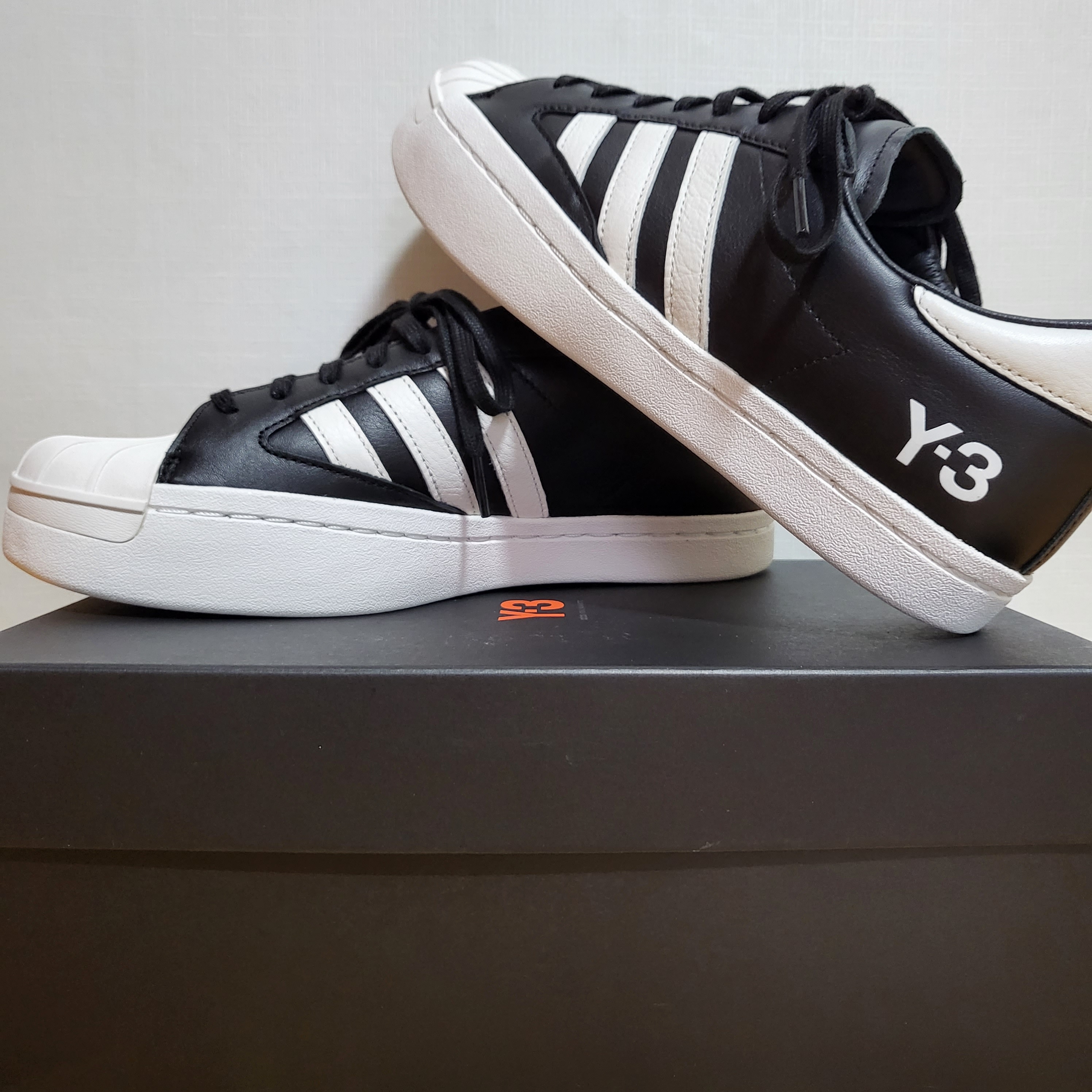 Y-3 Yohji Star Black White 착용 스타일