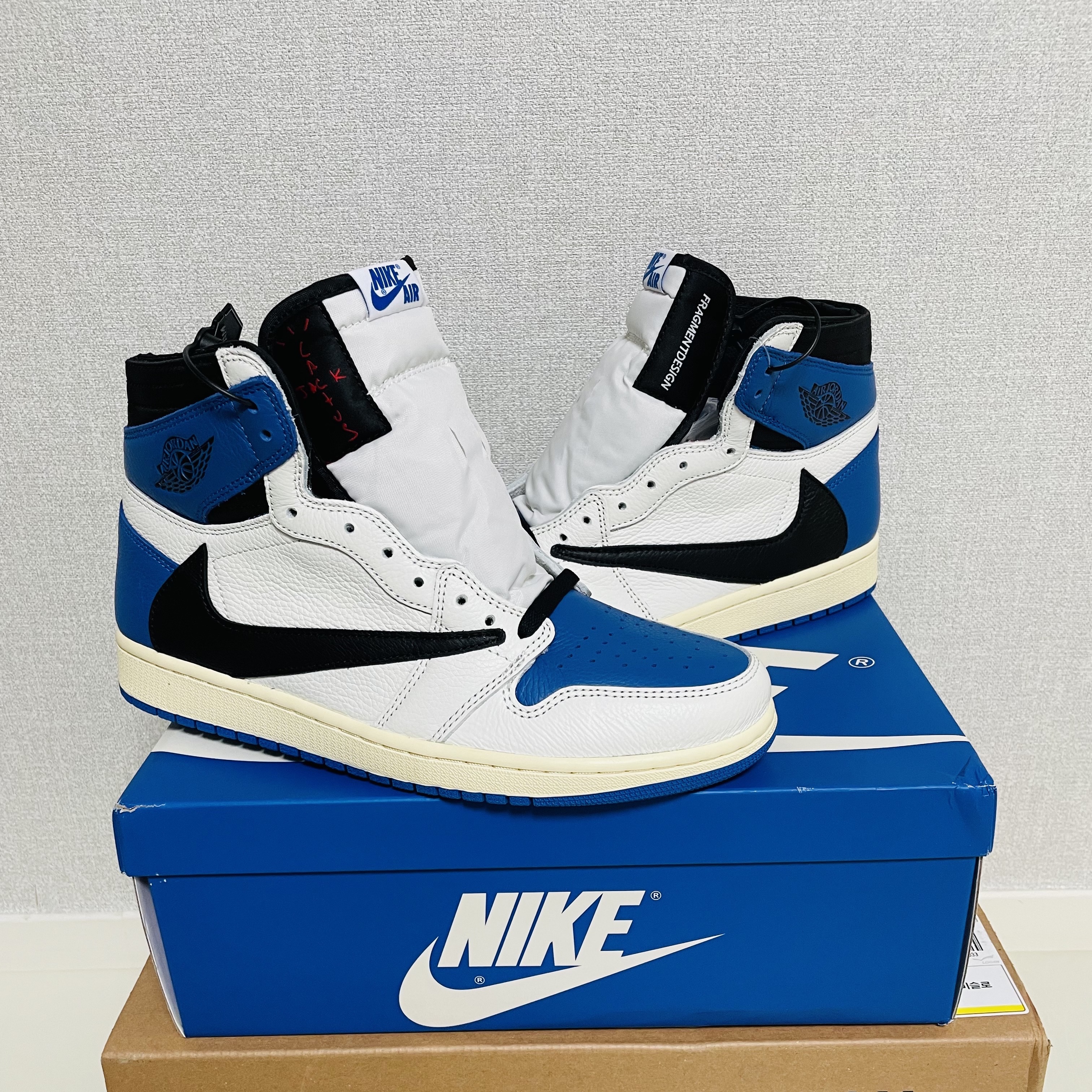 Jordan 1 x Travis Scott x Fragment Retro High OG SP Military Blue 착용 스타일