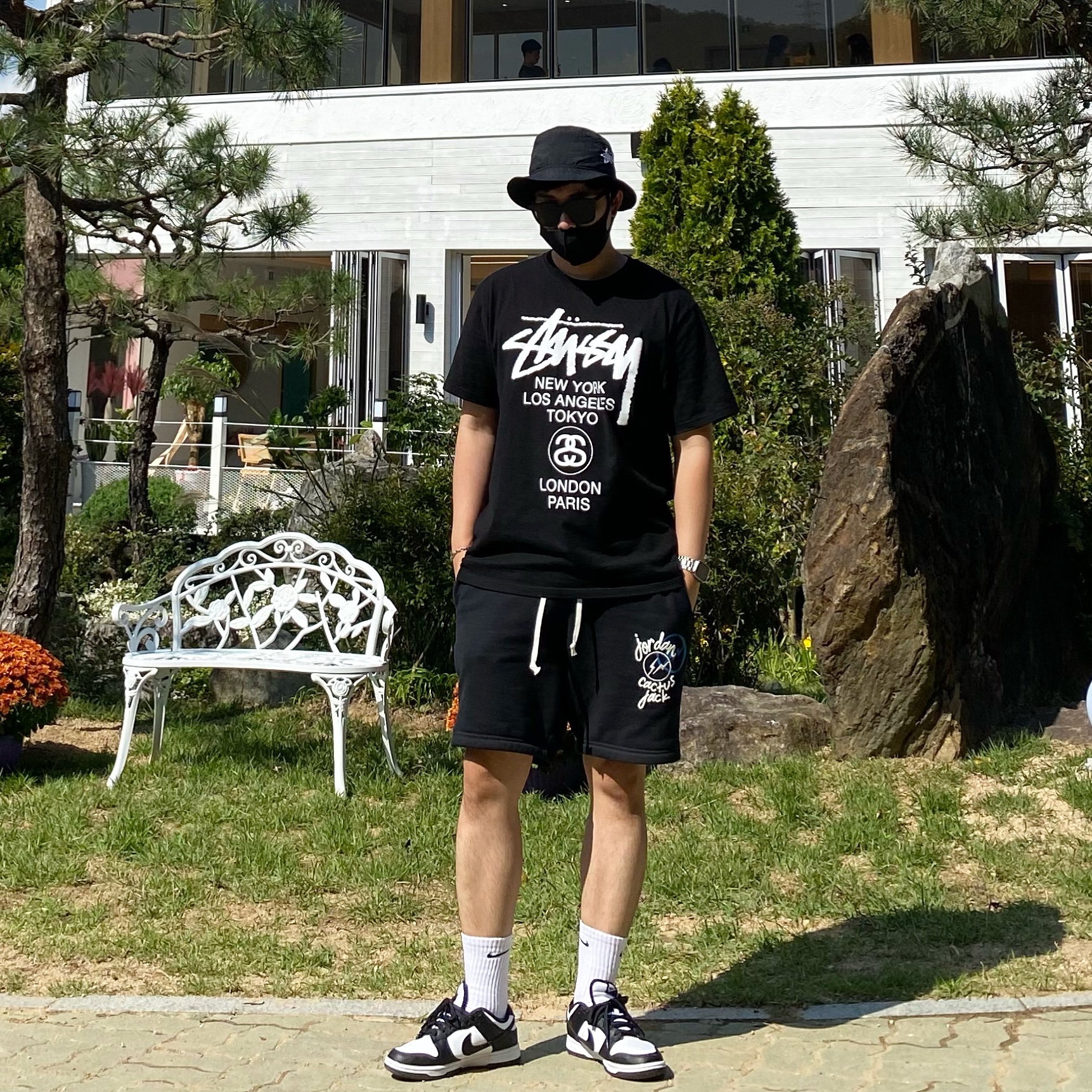 Nike x Stussy Bucket Hat Black, Stussy World Tour T-Shirt Black 착용 스타일