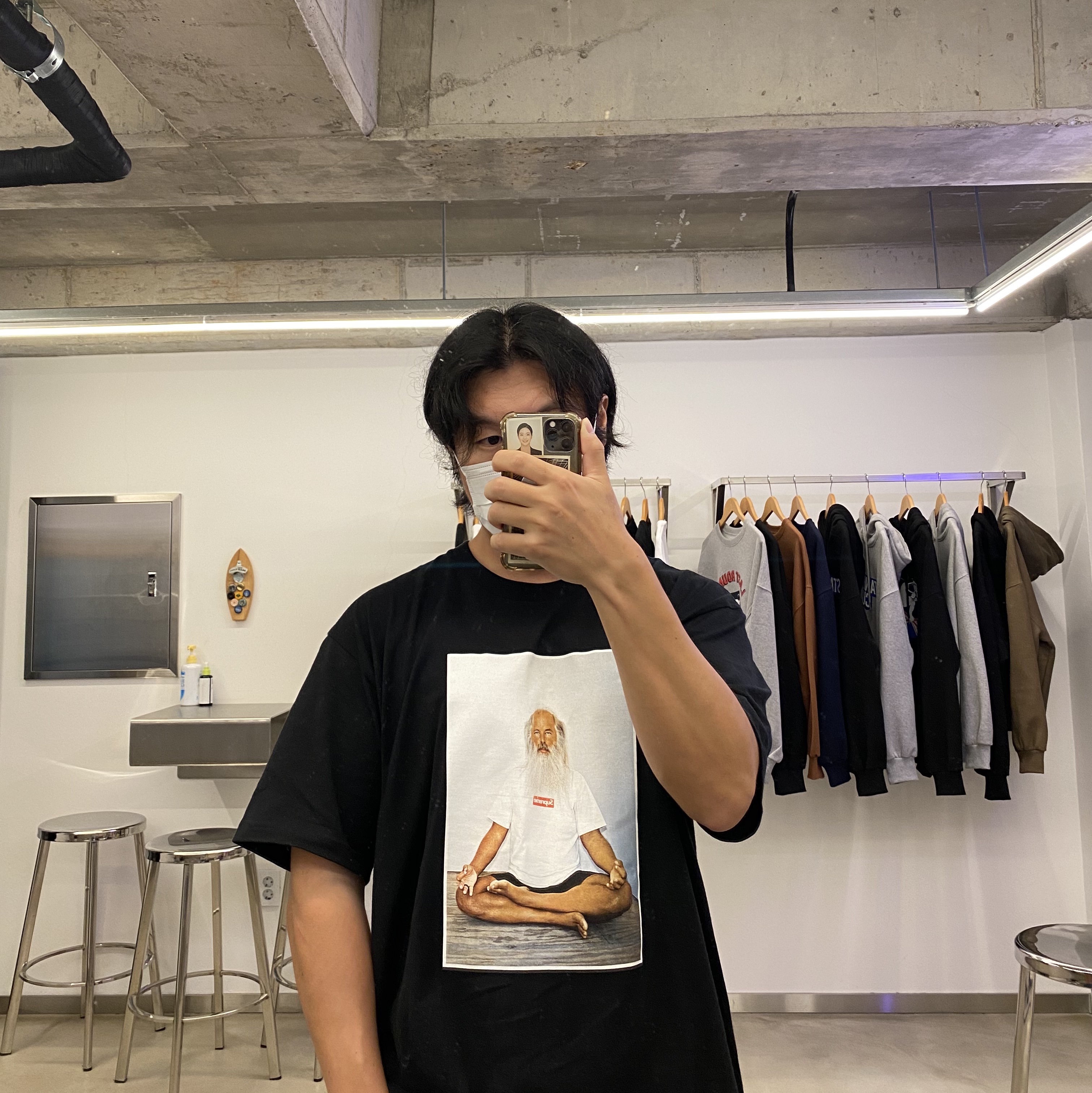 Supreme Rick Rubin T-Shirt Black - 21FW, Nike Air Force 1 B Silver Snake 착용 스타일 - 2