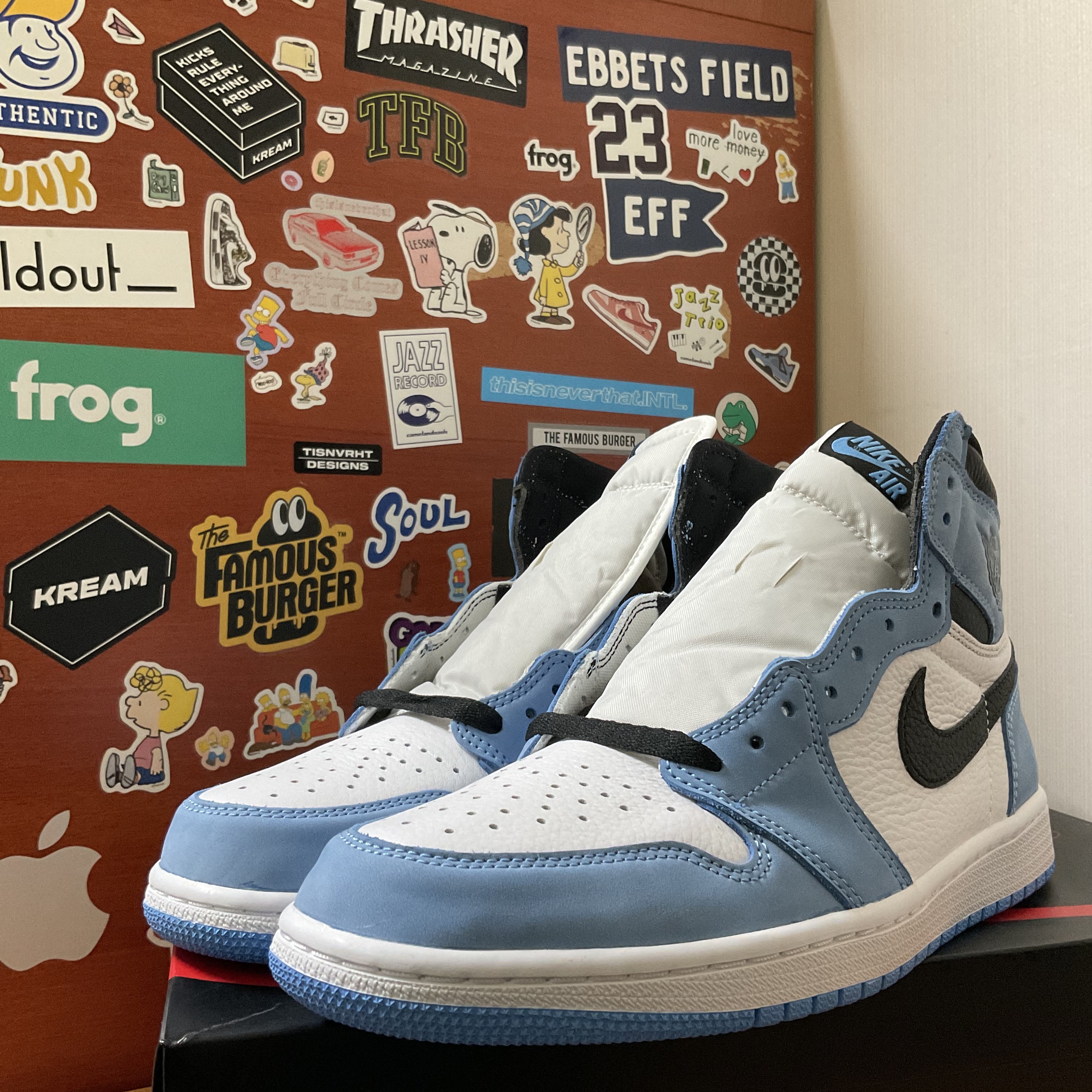 Jordan 1 Retro High OG University Blue 착용 스타일 - 1