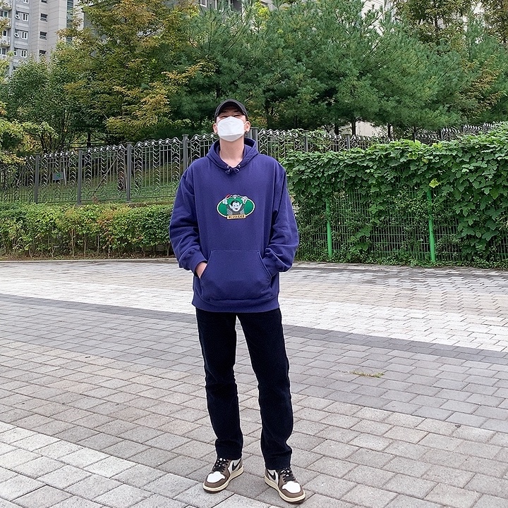 Supreme Vampire Boy Hooded Sweatshirt Washed Navy - 21SS, Jordan 1 x Travis Scott Retro High OG SP Mocha 착용 스타일