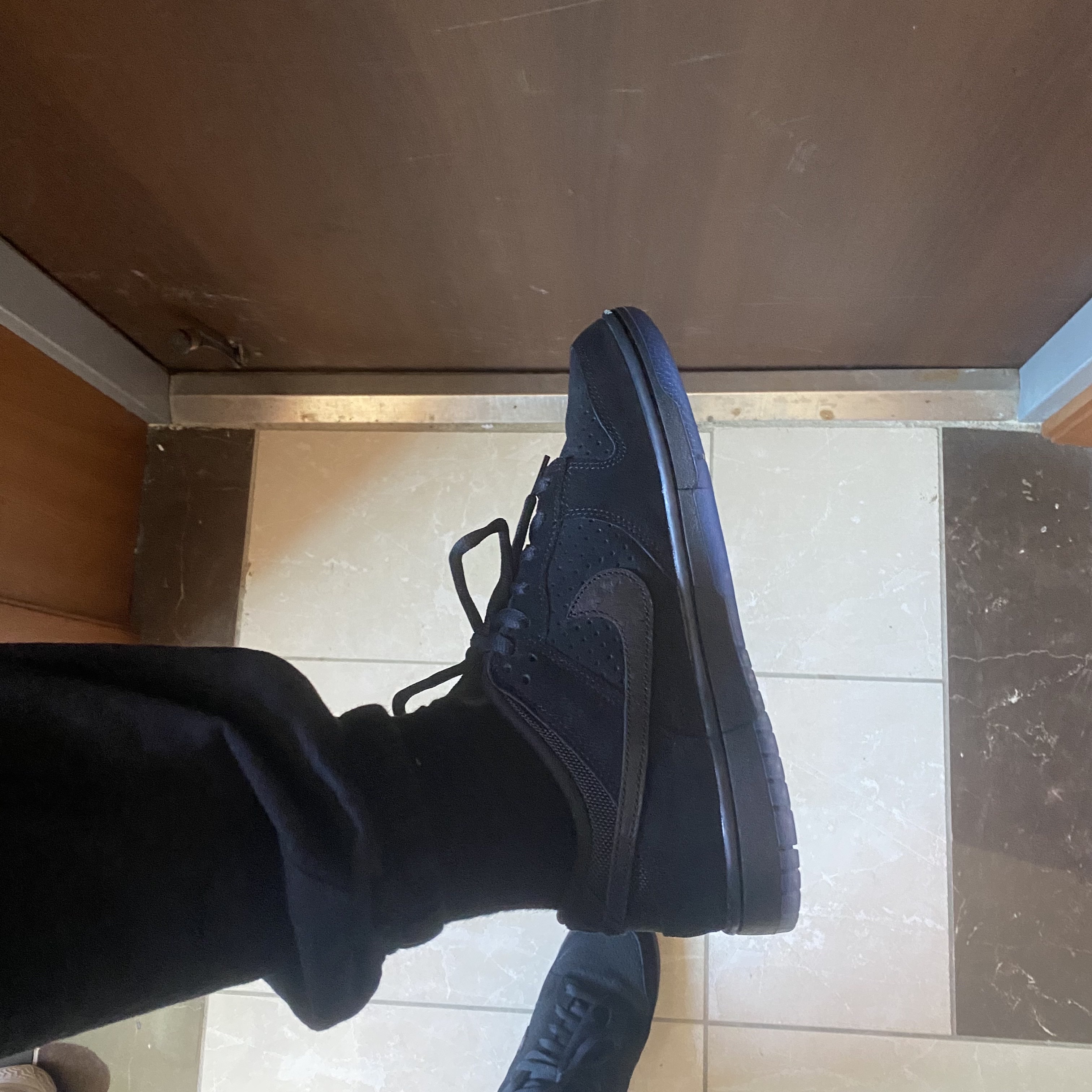 Nike x Undefeated Dunk Low SP 5 On It Black 착용 스타일