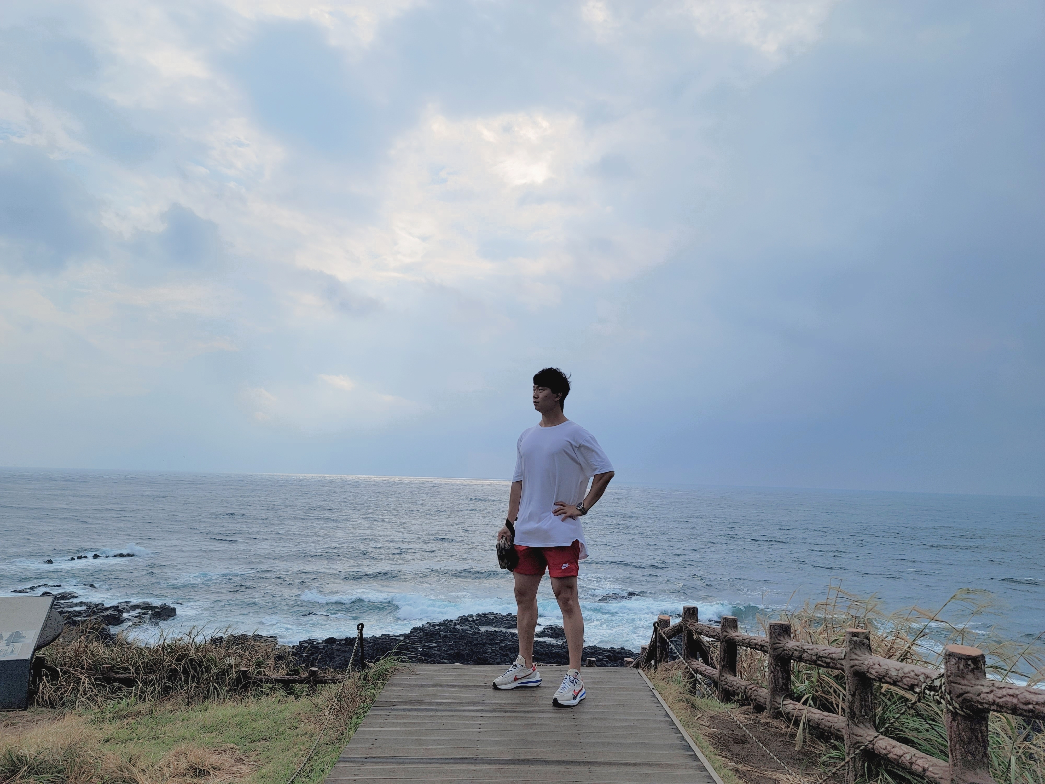 Nike x Sacai VaporWaffle Royal Fuchsia, Nike NSW Woven Lined Flow Shorts University Red - US/EU 착용 스타일
