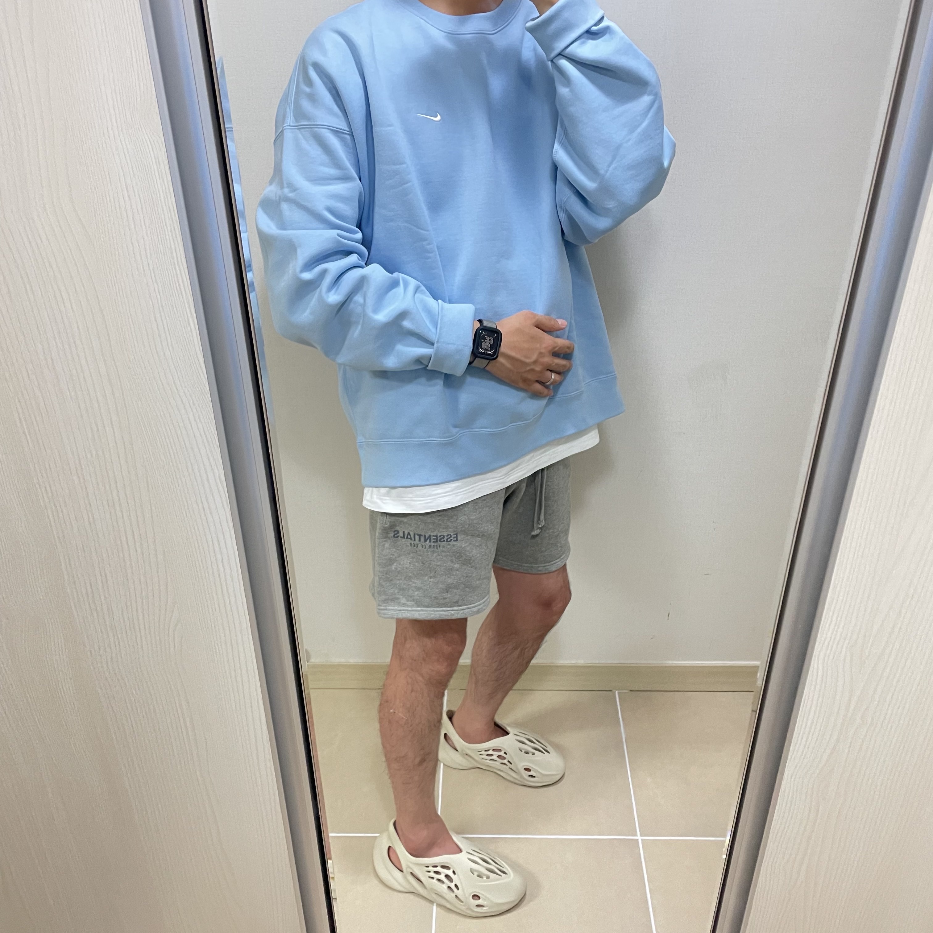 Nike NRG Solo Swoosh Crew Fleece Psychic Blue - US/EU, Essentials Sweatshorts Heather Oatmeal - 21SS 착용 스타일