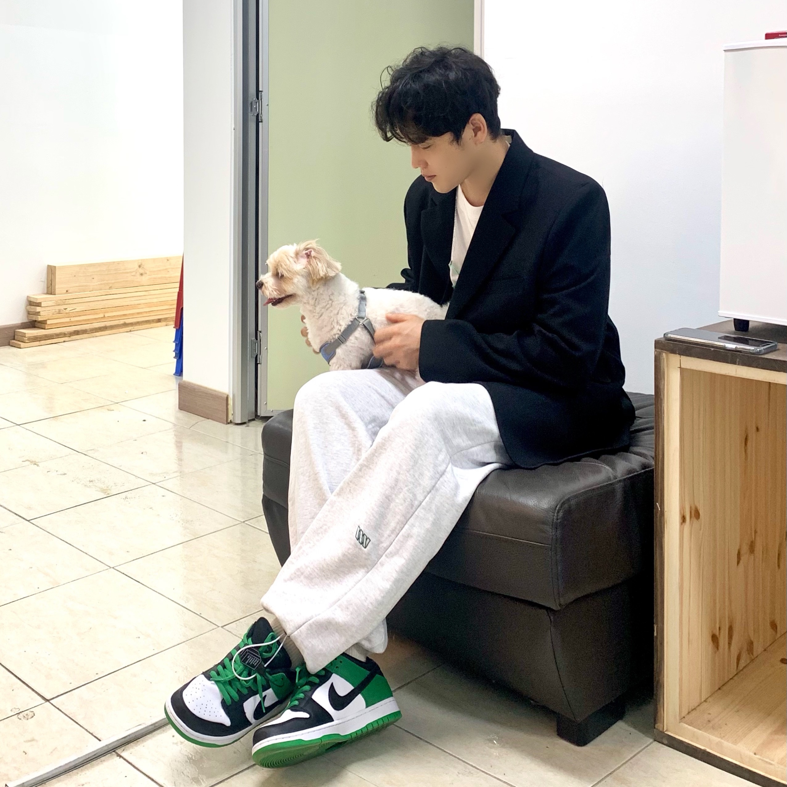 Nike SB Dunk Low Pro Black and Classic Green 착용 스타일